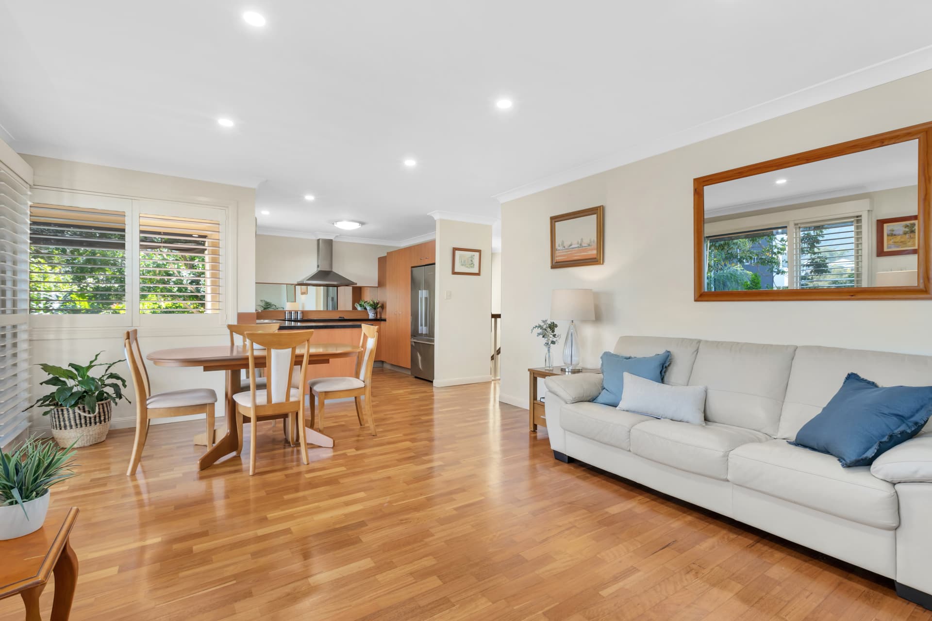 4/25 Clarence Road, Indooroopilly - Thumbnail 2