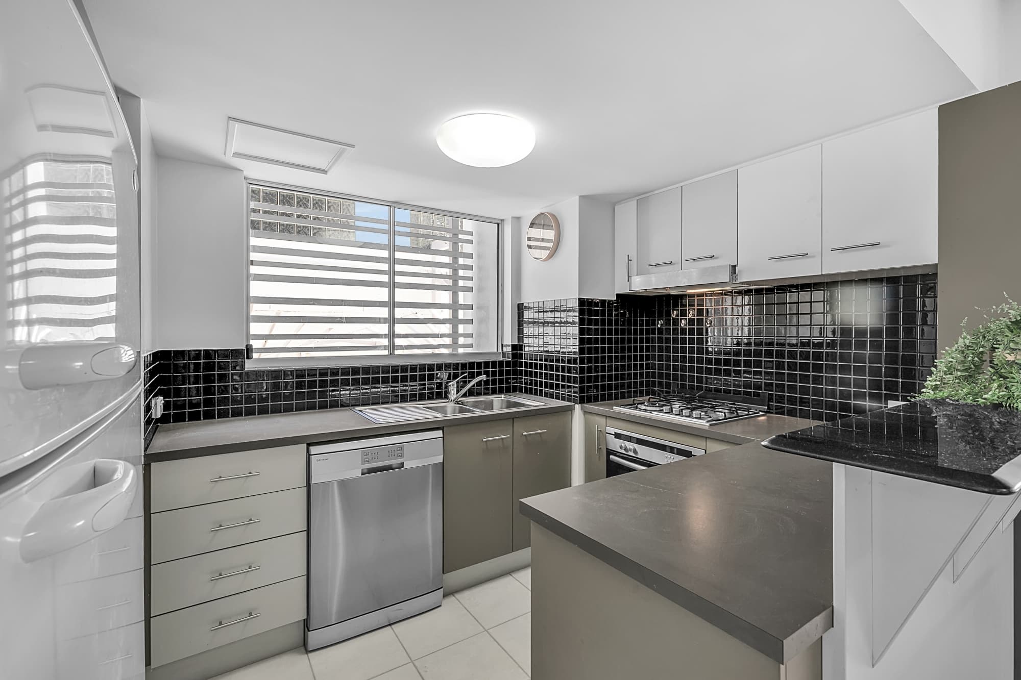 2/27 Station Road, Indooroopilly - Thumbnail 7