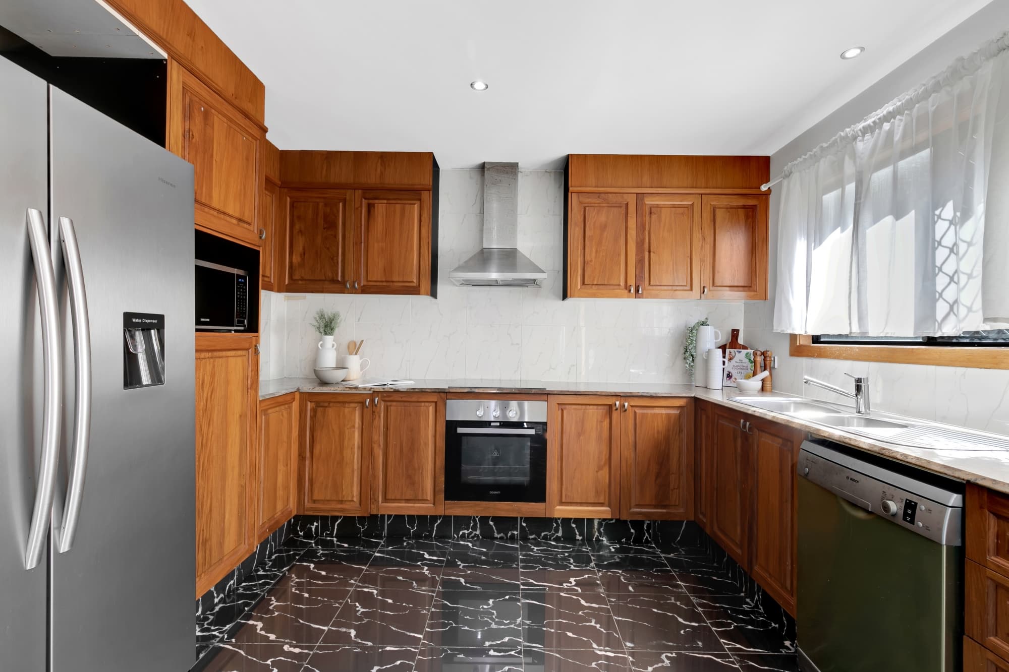 2/11 Burt Street, Auchenflower - Thumbnail 4