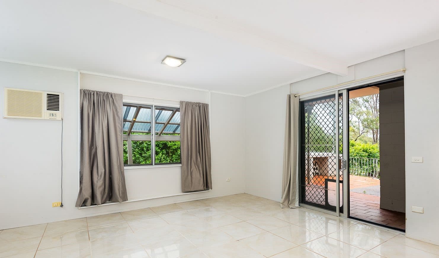 93 Essendon Road, Anstead - Thumbnail 4