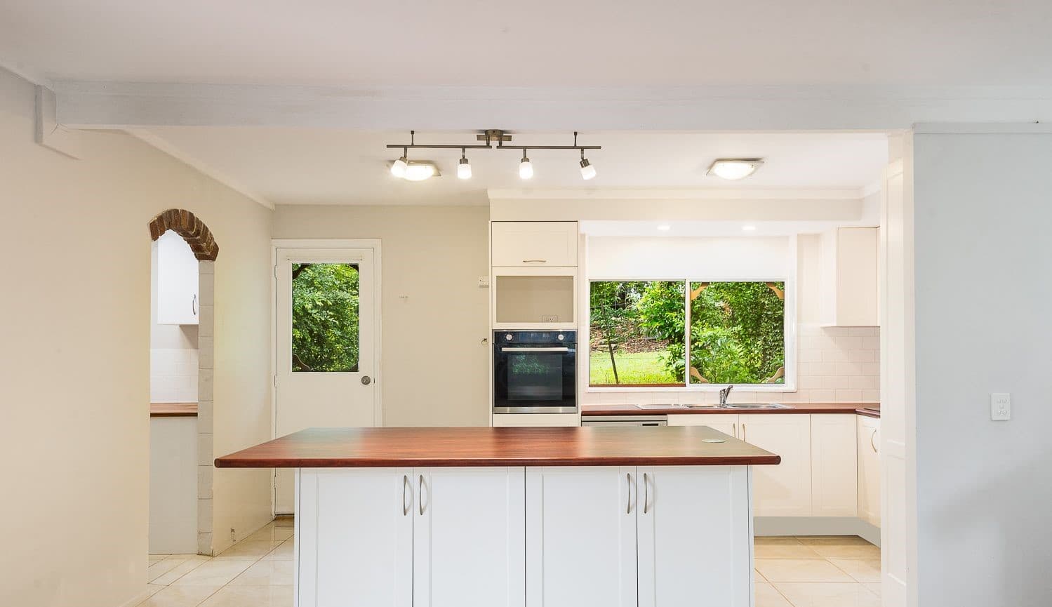 93 Essendon Road, Anstead - Image 1