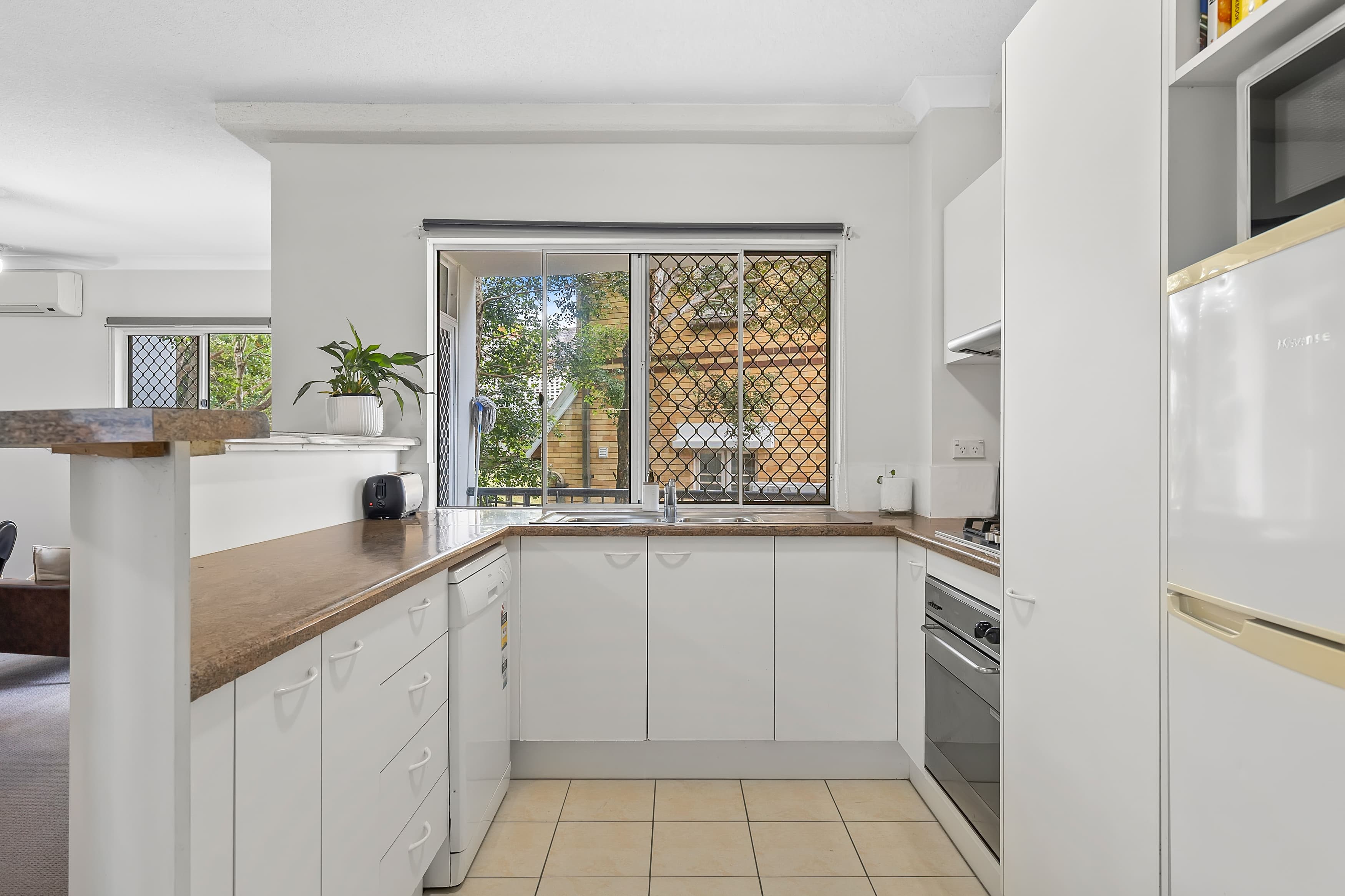 2/32 Cadell Street, Toowong - Thumbnail 4