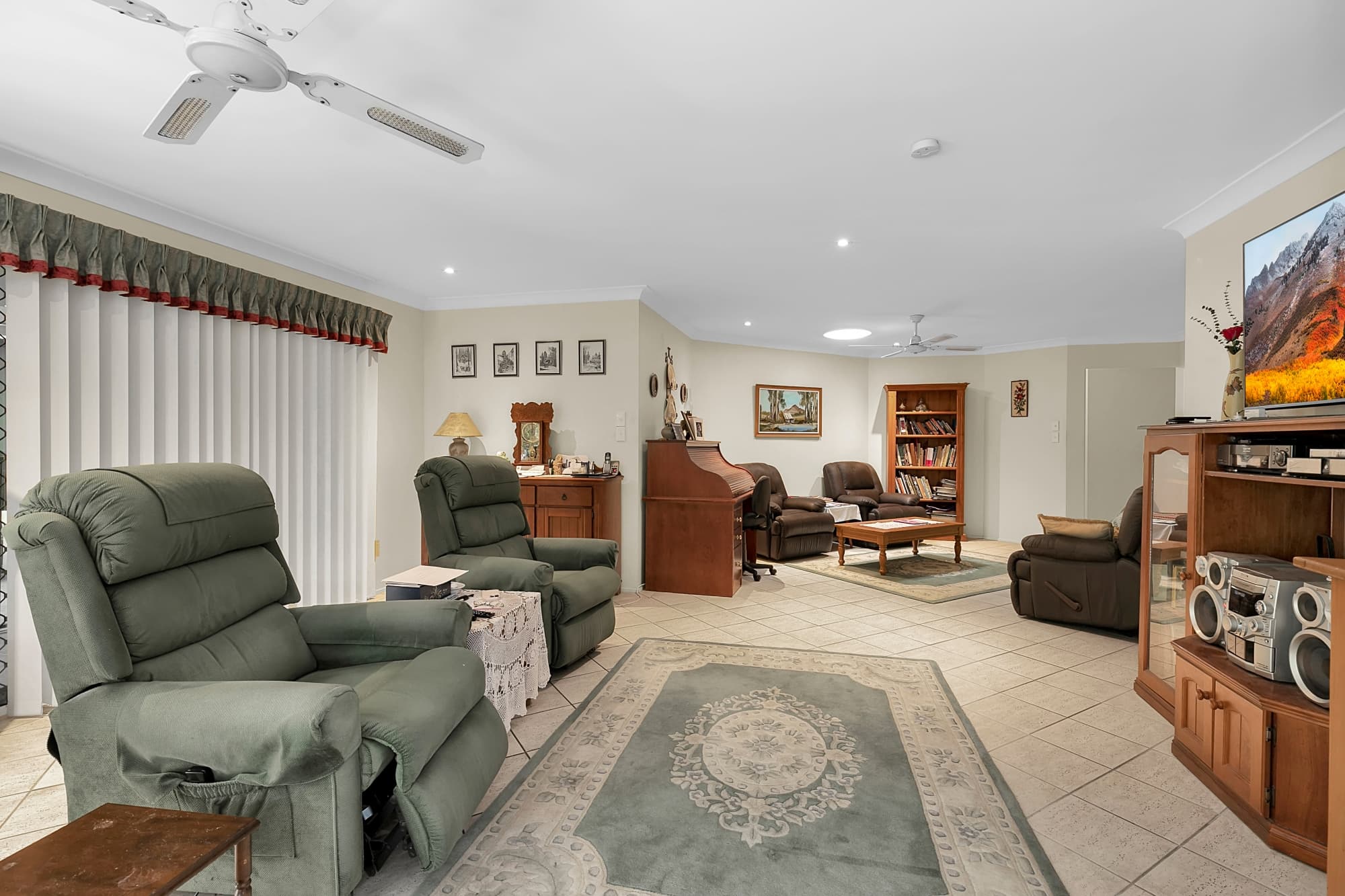 24 Pioneer Crescent, Bellbowrie - Thumbnail 2