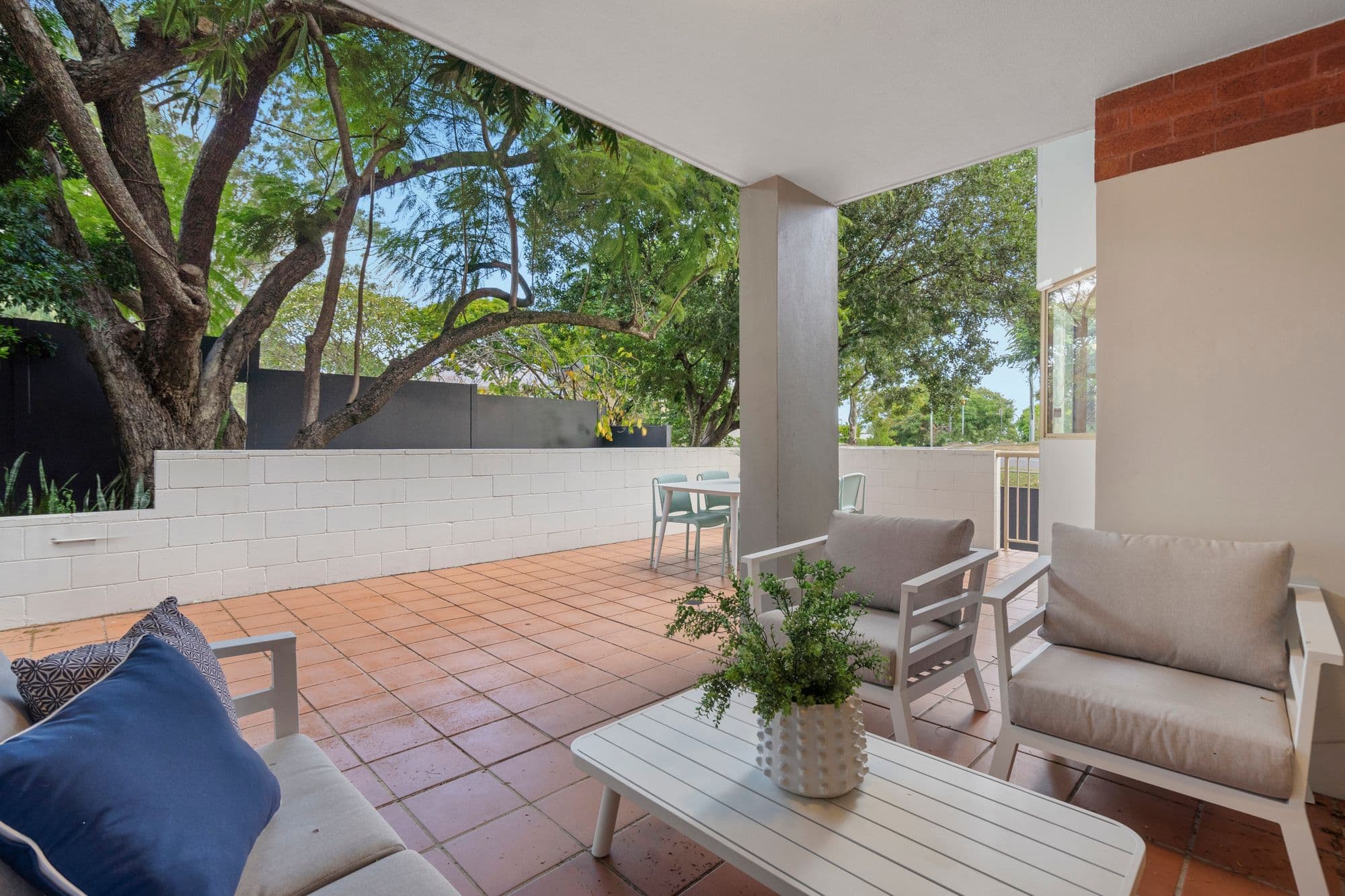 8/15 Clarence Road, Indooroopilly - Thumbnail 2