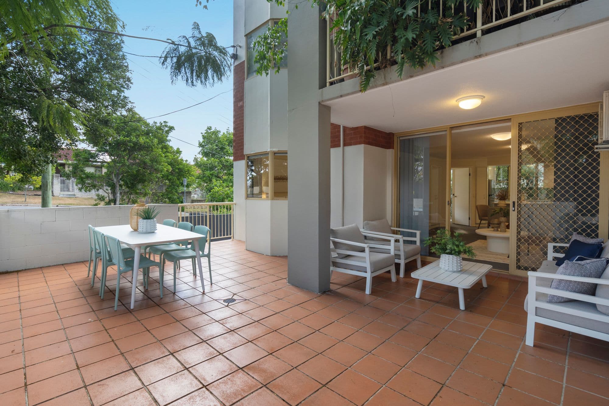 8/15 Clarence Road, Indooroopilly - Thumbnail 3