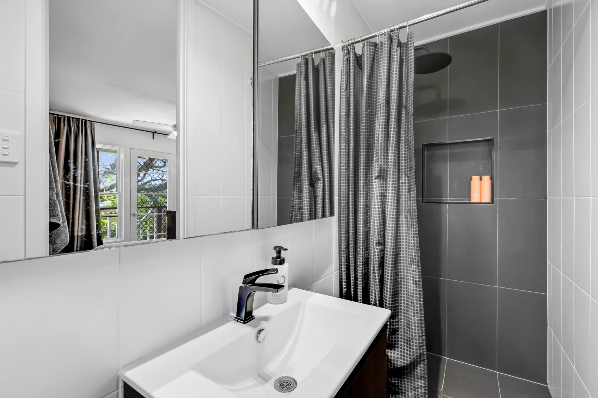99 Kenmore Road, Kenmore - Thumbnail 8