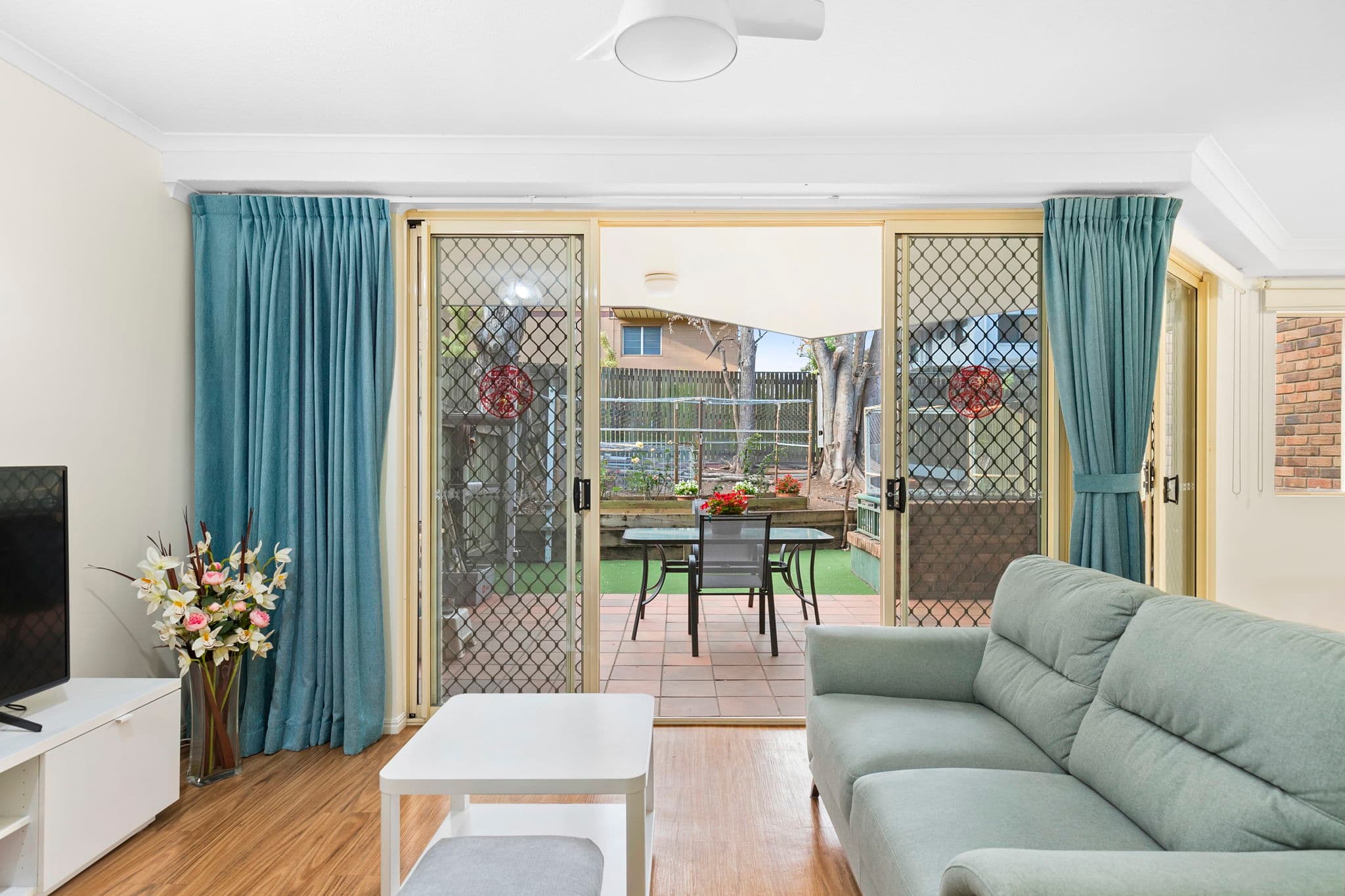 2/24 Depper Street, St Lucia - Image 1