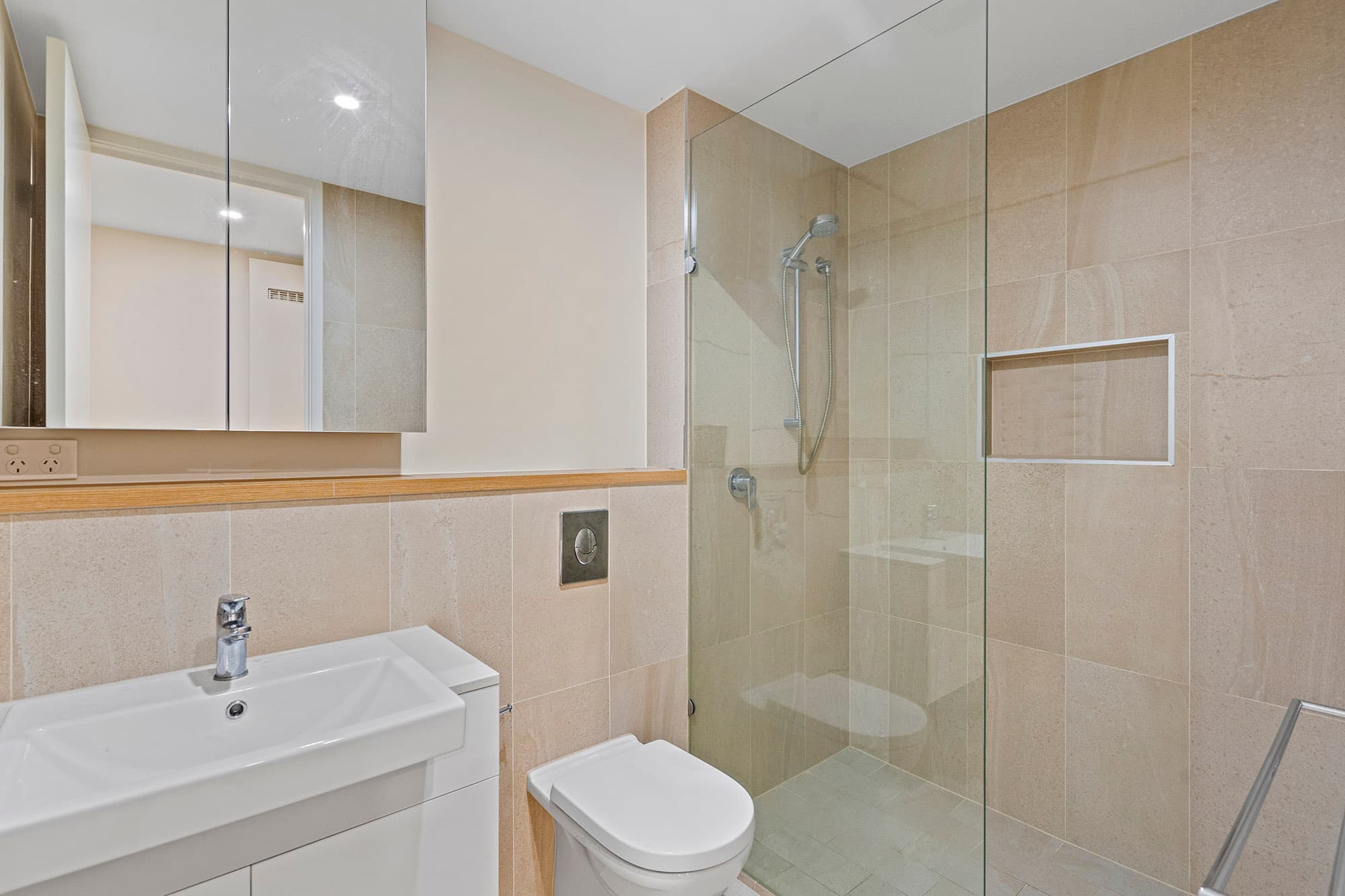 304/191 Clarence Roa..., Indooroopilly - Thumbnail 7