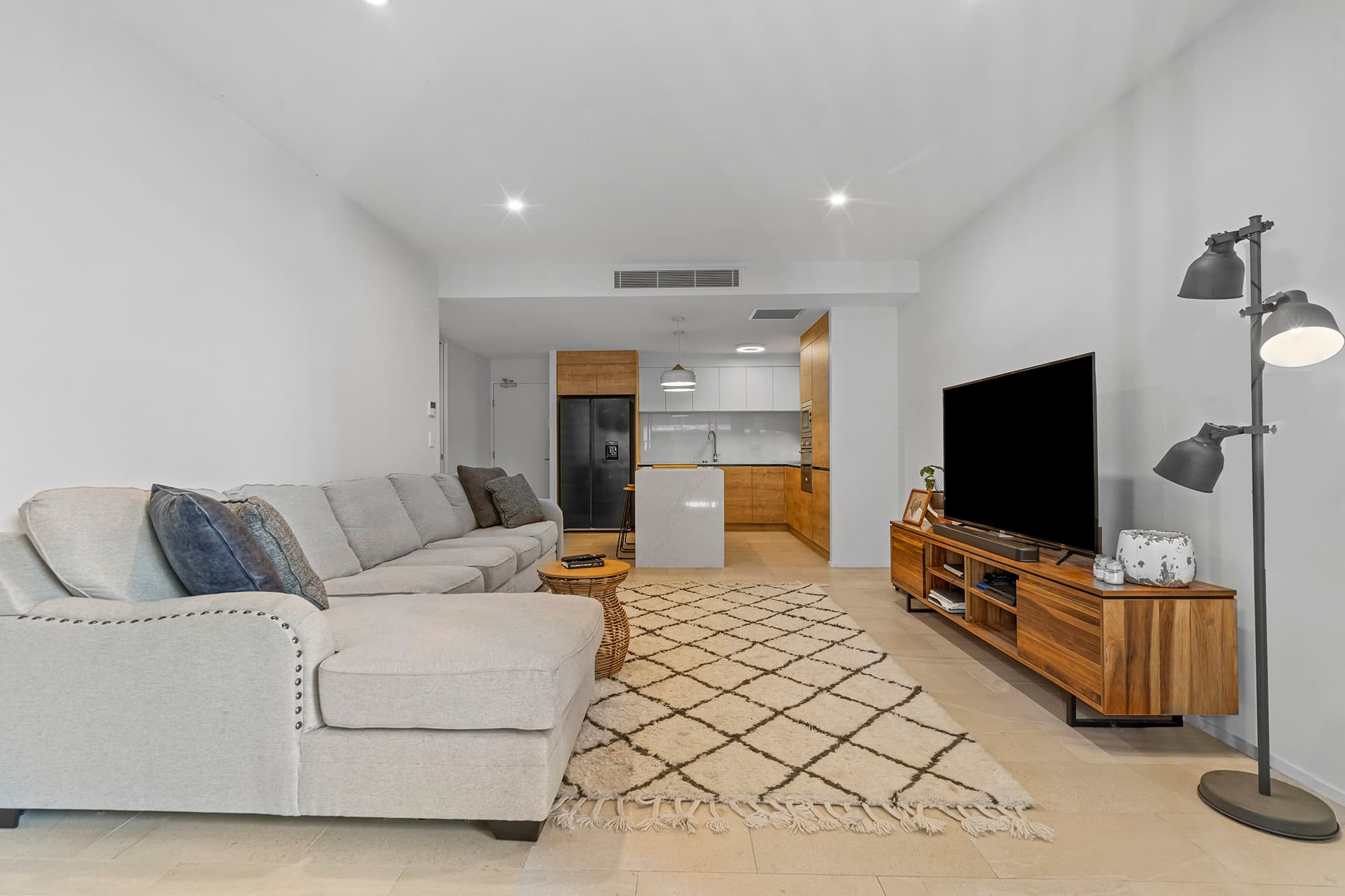 304/191 Clarence Roa..., Indooroopilly - Thumbnail 3