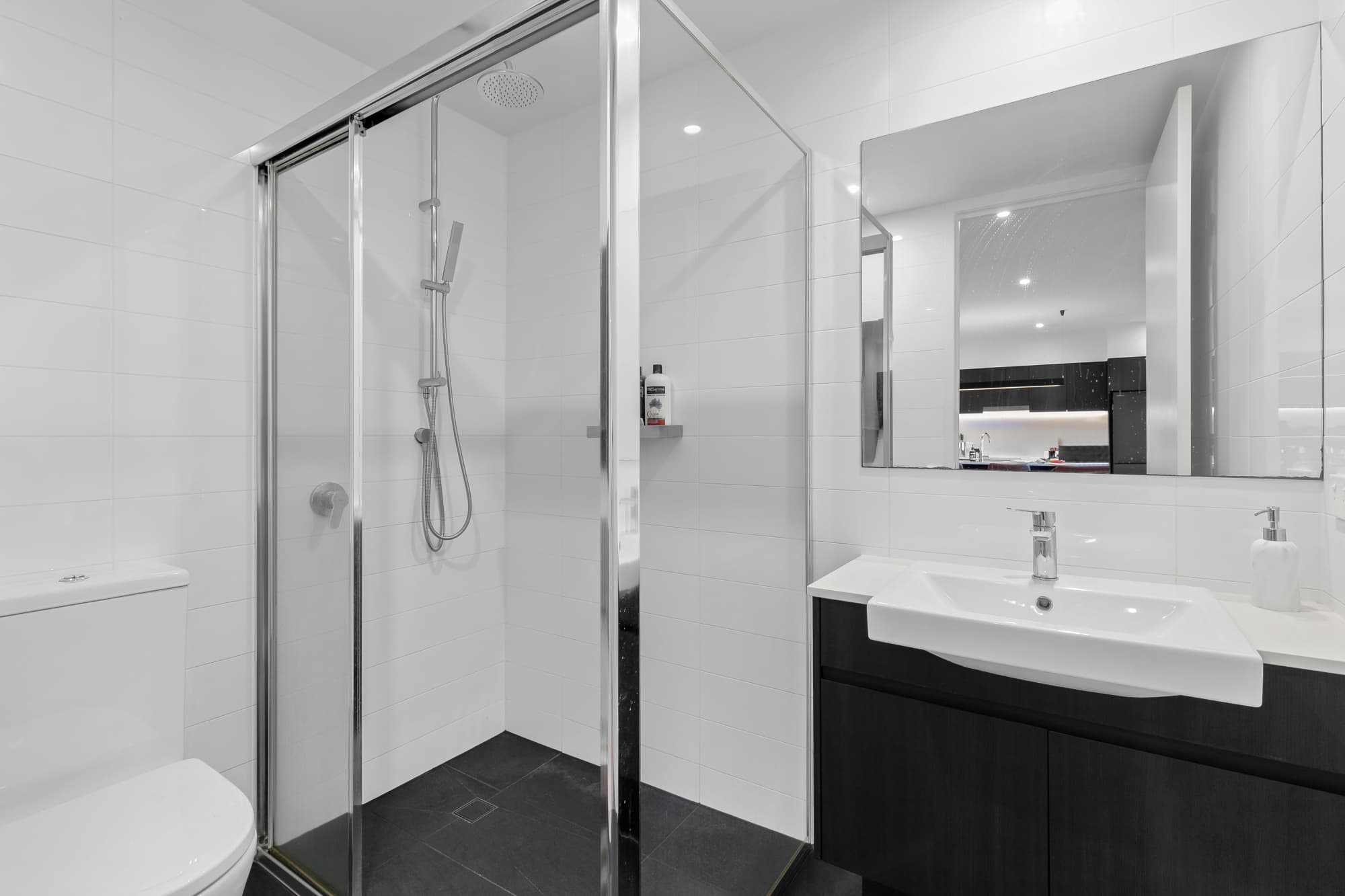 303/133 Clarence Roa..., Indooroopilly - Thumbnail 5