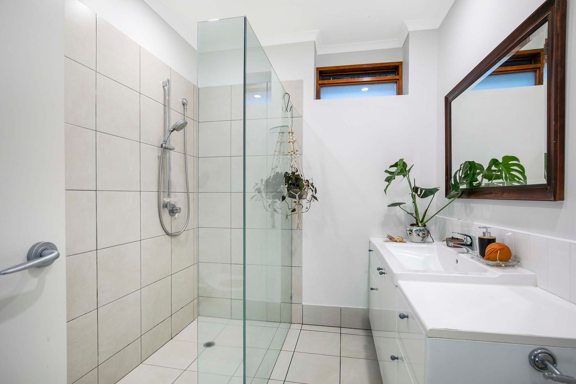 23 Buckland Street, Holland Park West - Thumbnail 7