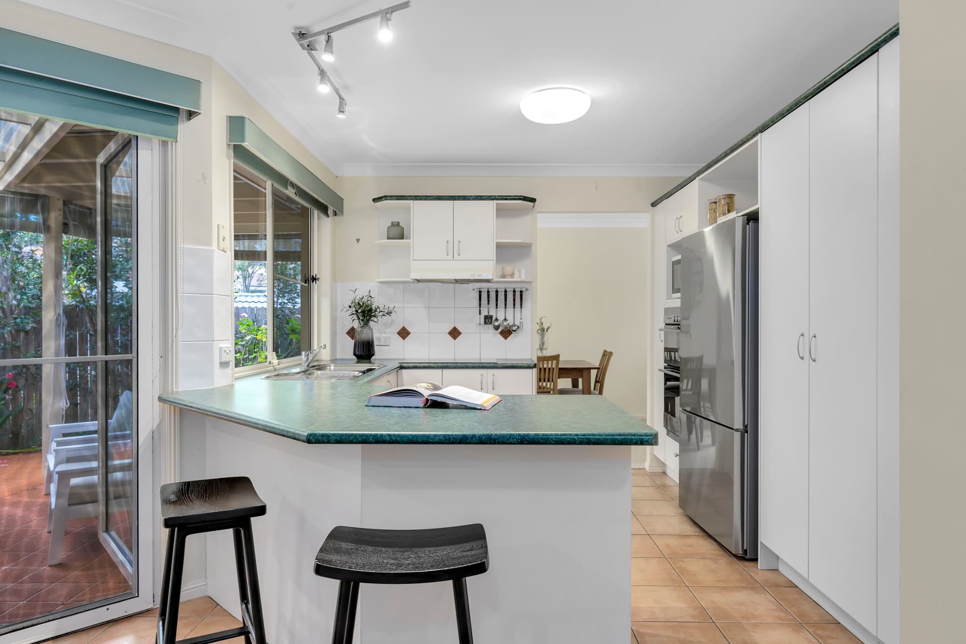 3 Summerfield Place, Kenmore - Thumbnail 3