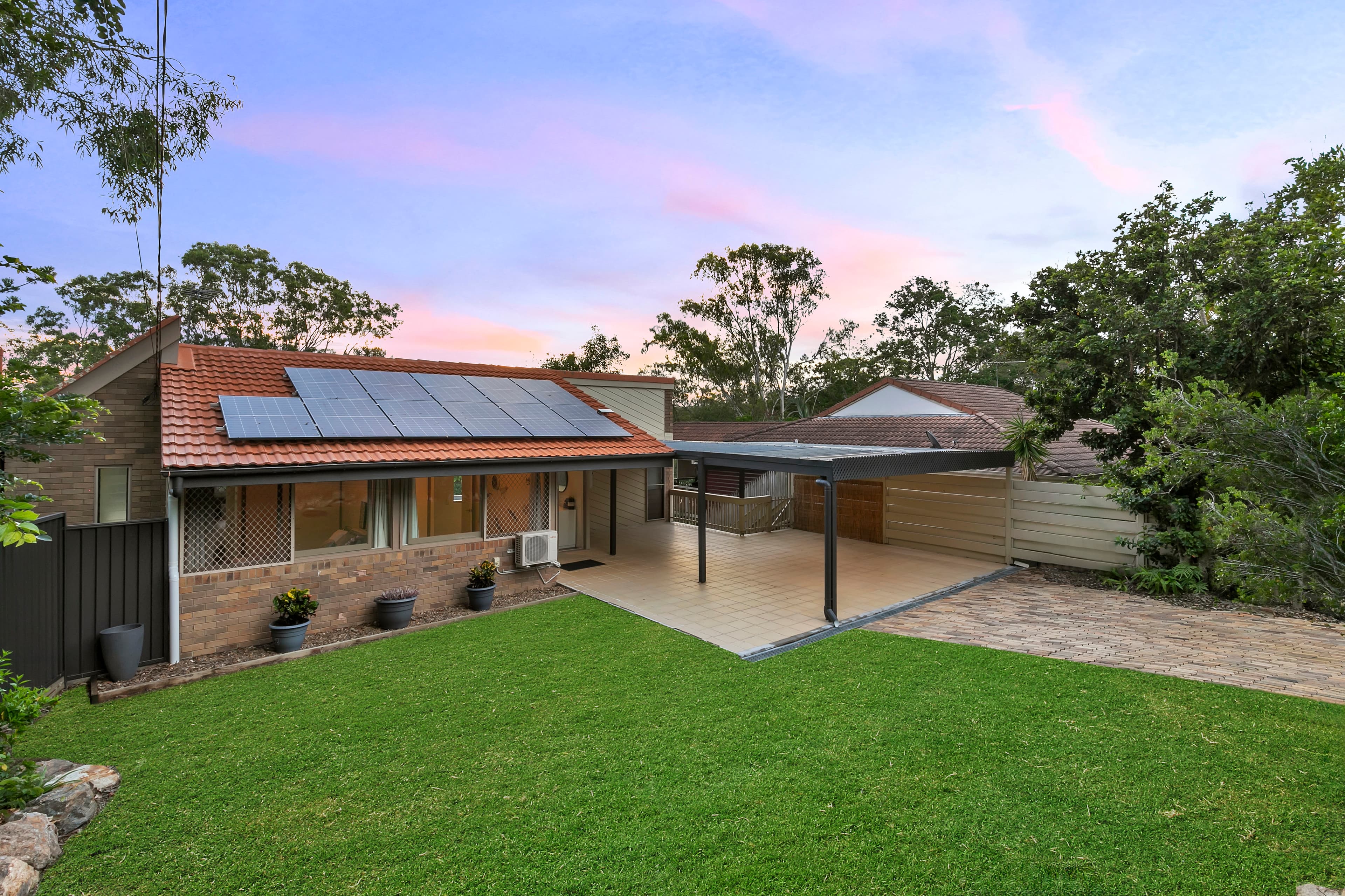 24 Rowena Street, Kenmore - Image 1