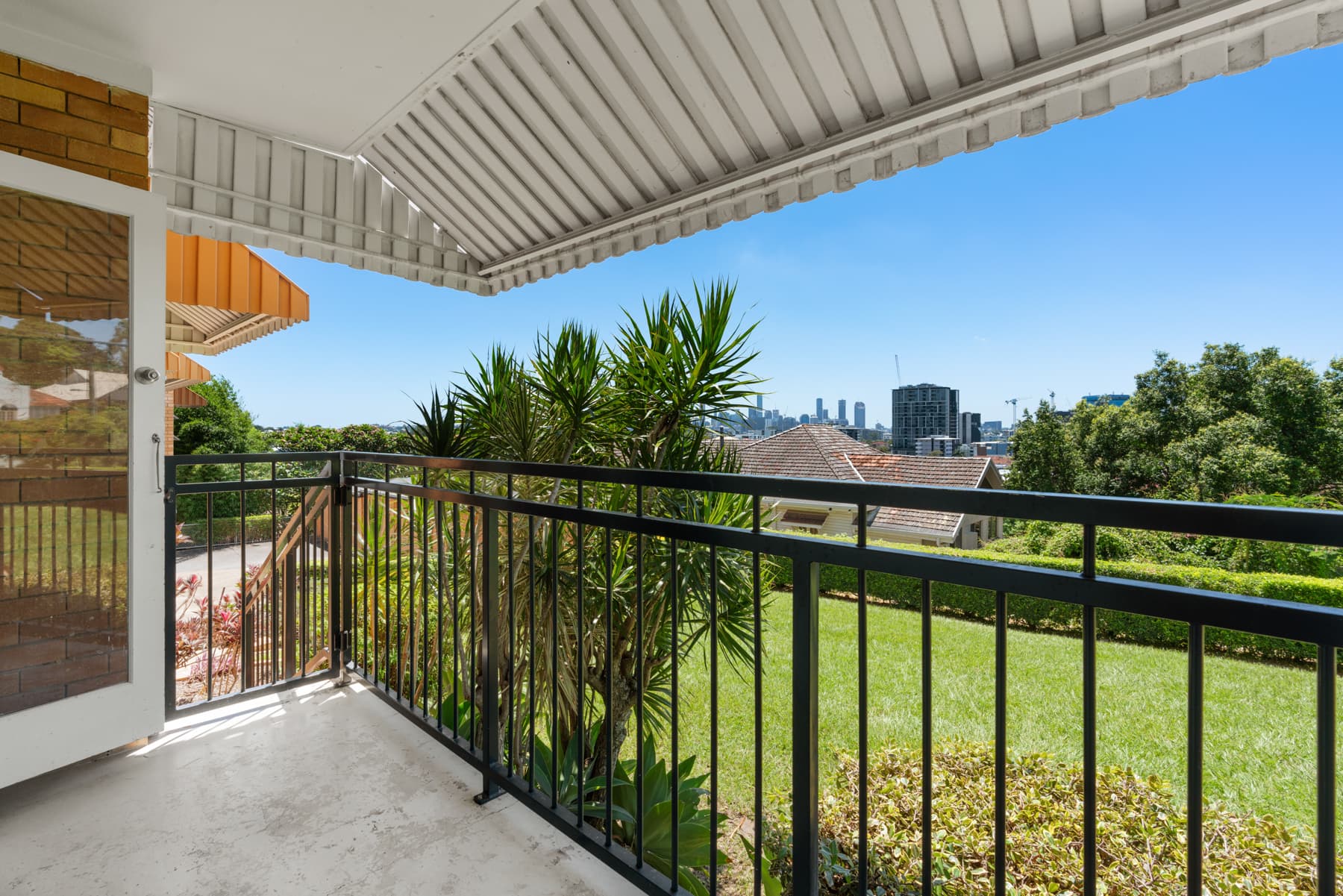 10/16 Dovercourt Roa..., Toowong - Image 1