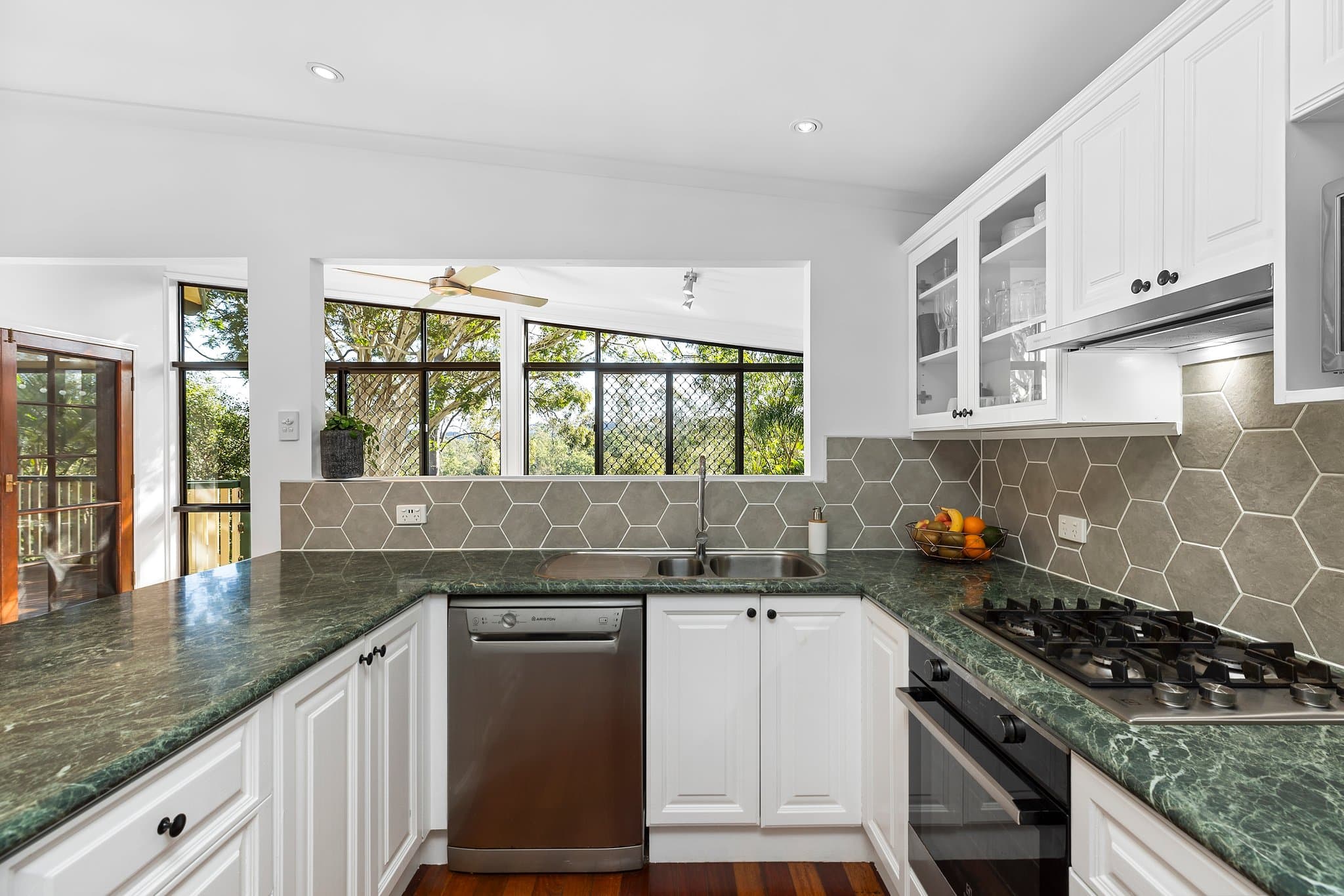 17 Kenmore Road, Kenmore - Thumbnail 5