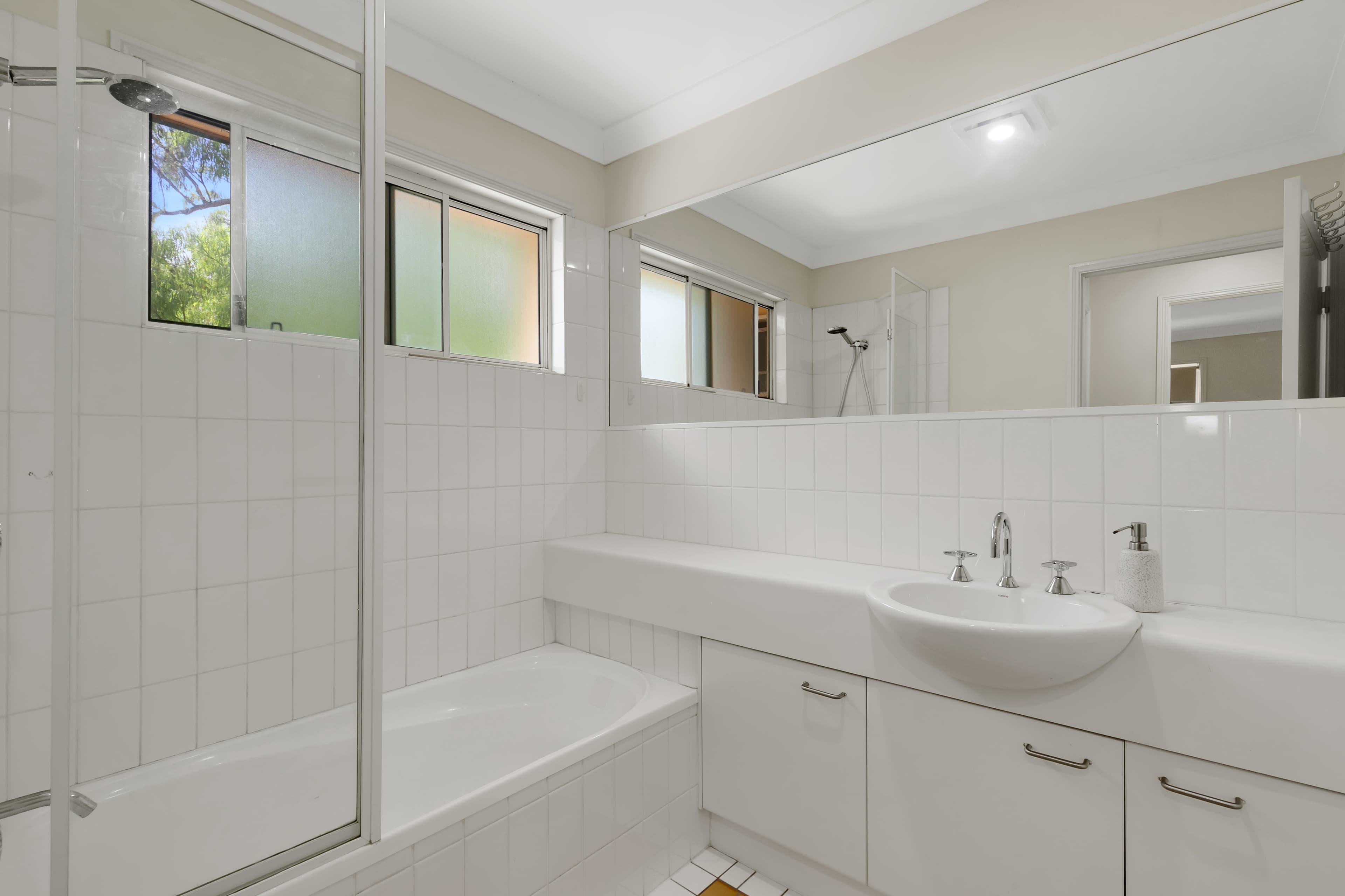 16/82 Russell Terrac..., Indooroopilly - Thumbnail 7