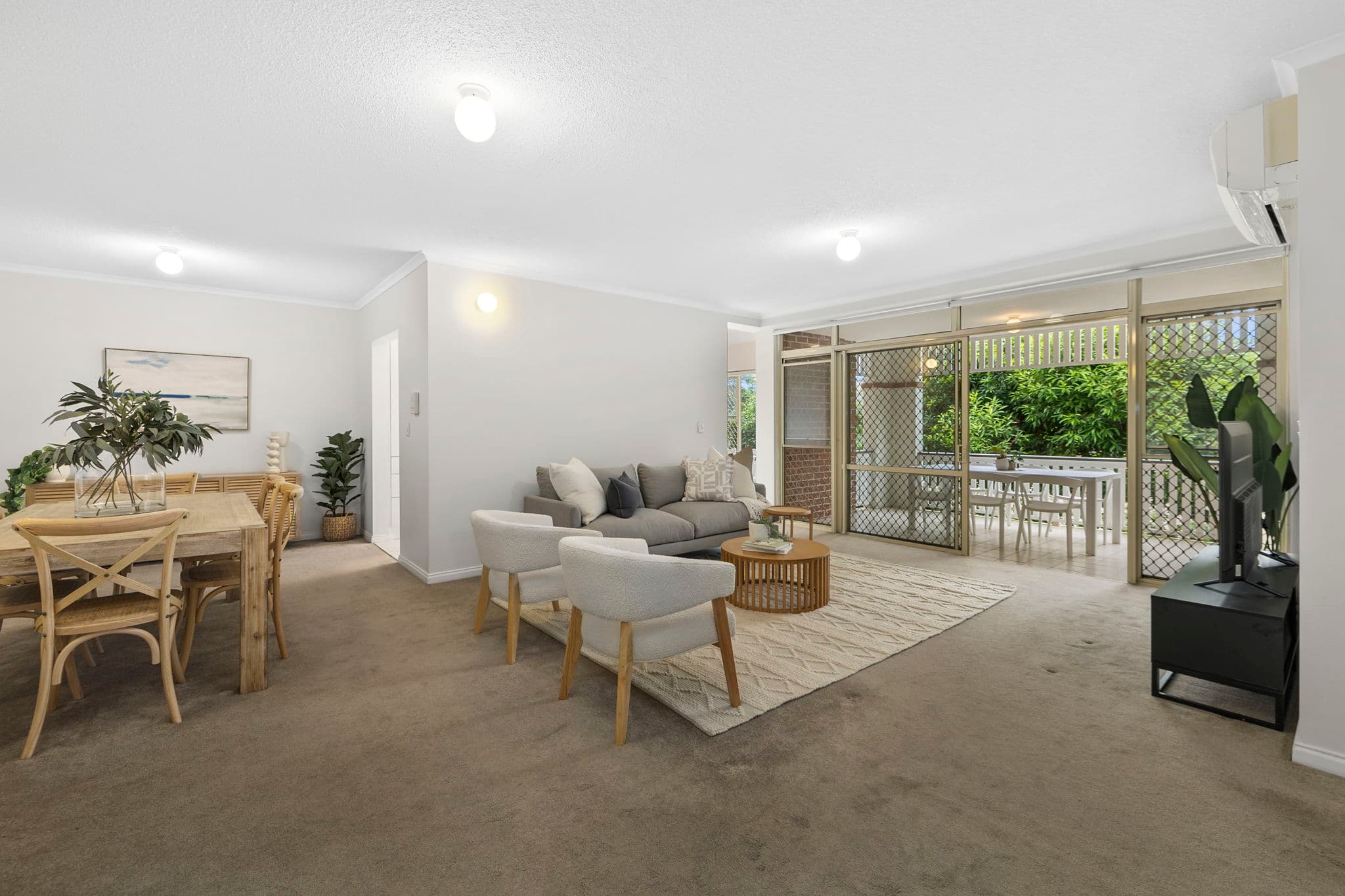 10/12 Bellevue Parad..., Taringa - Thumbnail 5