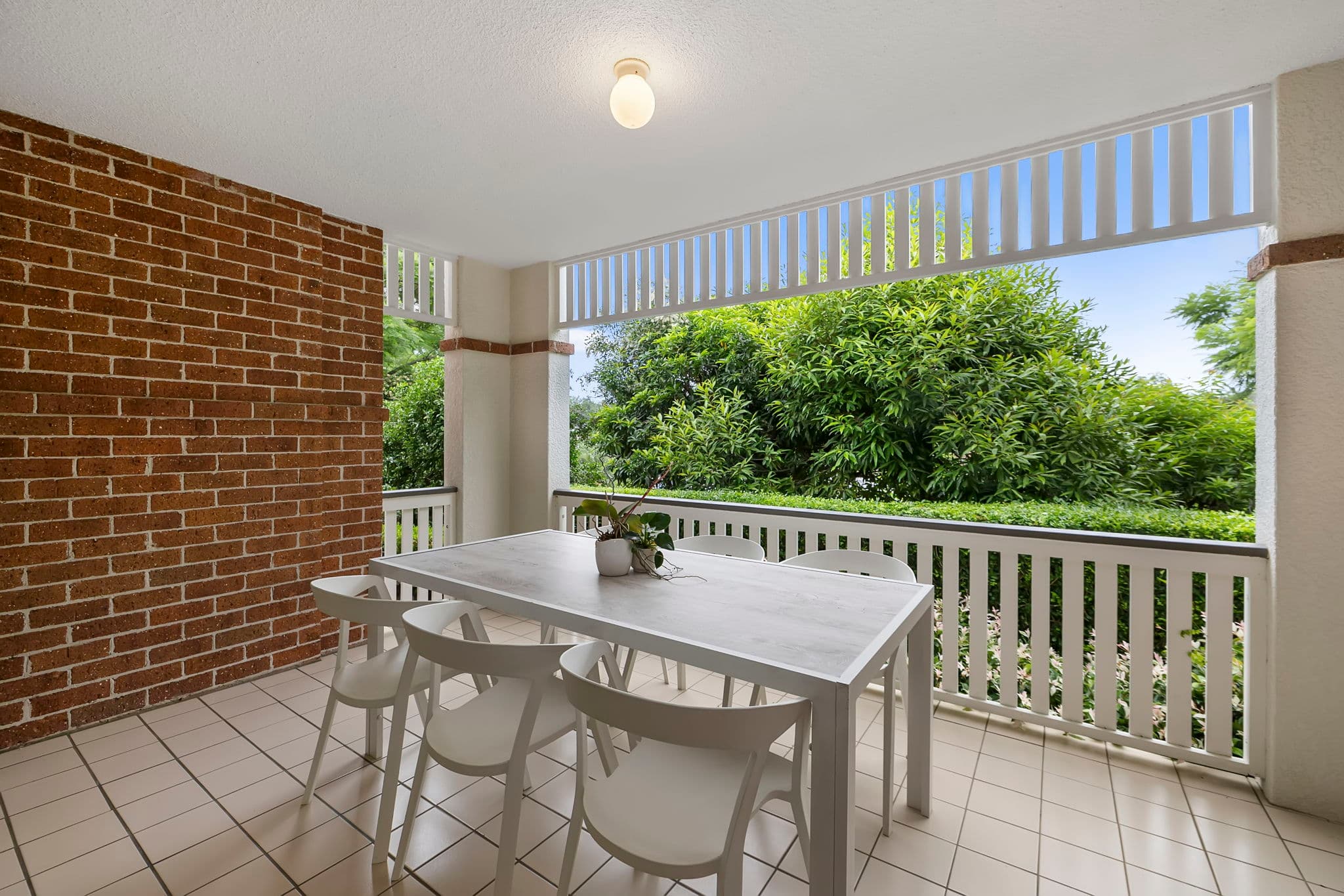 10/12 Bellevue Parad..., Taringa - Thumbnail 7