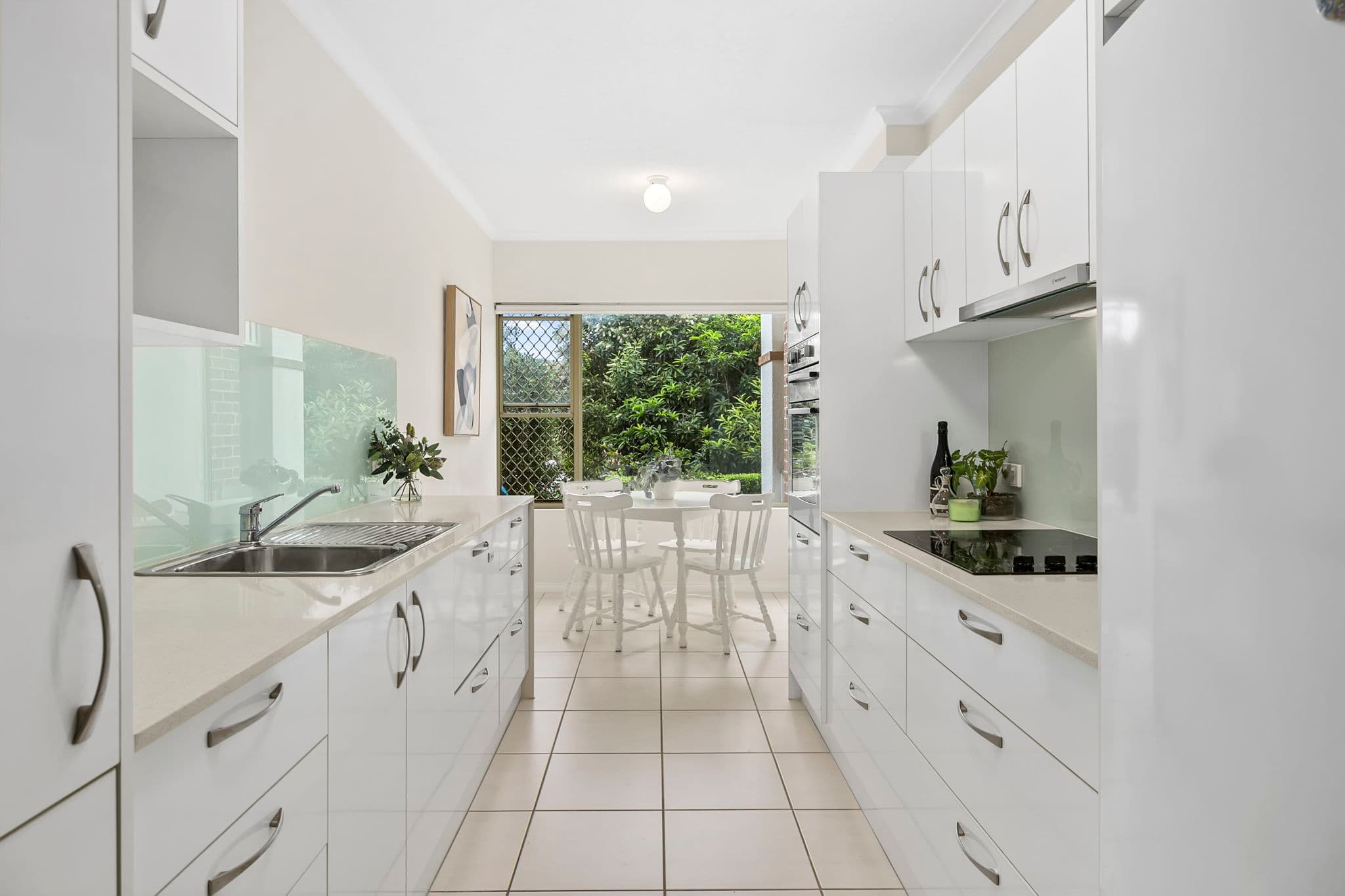 10/12 Bellevue Parad..., Taringa - Thumbnail 6