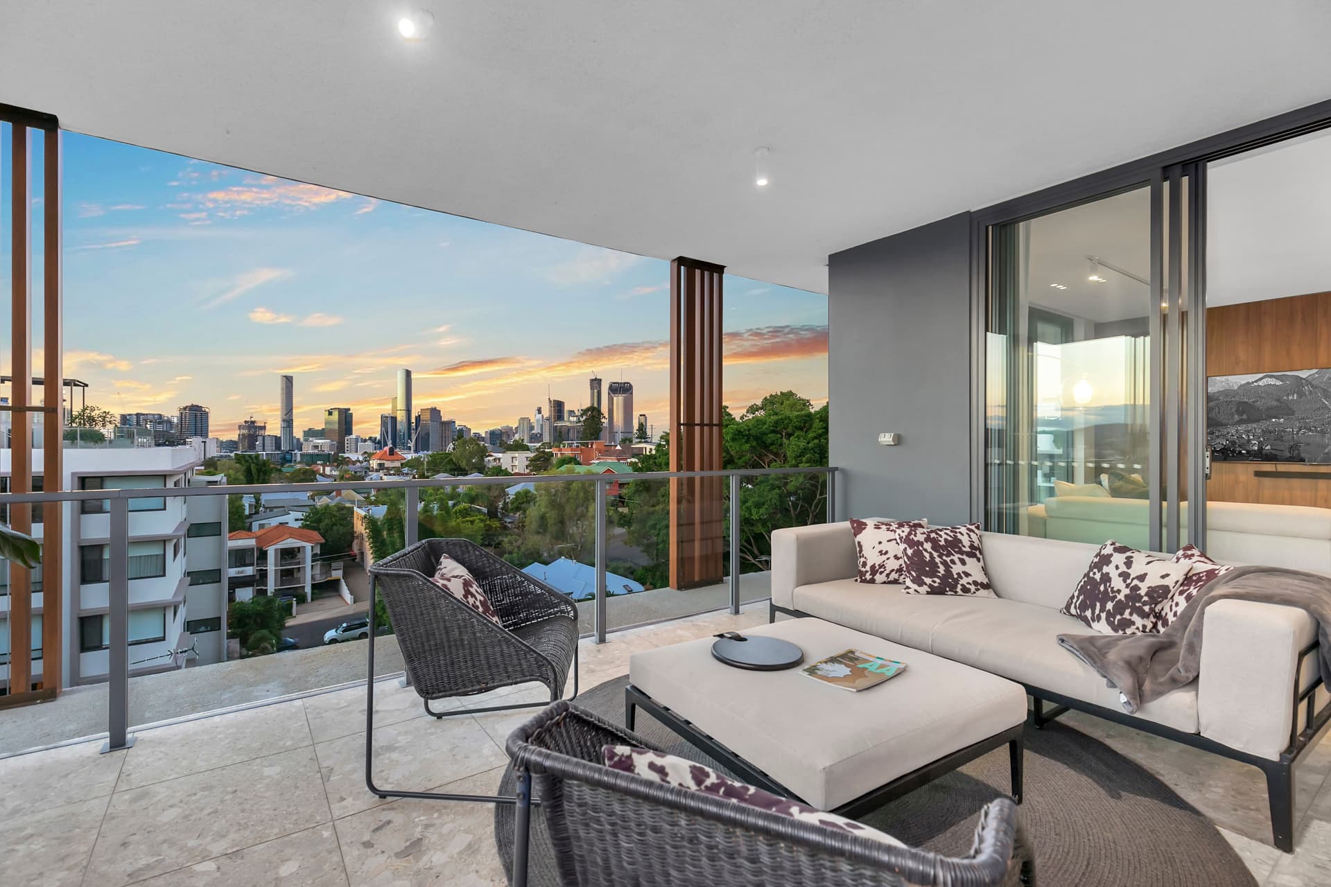 402/11 Carlton Stree..., Highgate Hill - Thumbnail 5