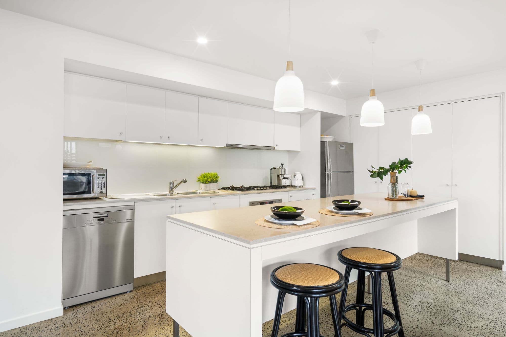 15 Central Avenue, Indooroopilly - Thumbnail 4