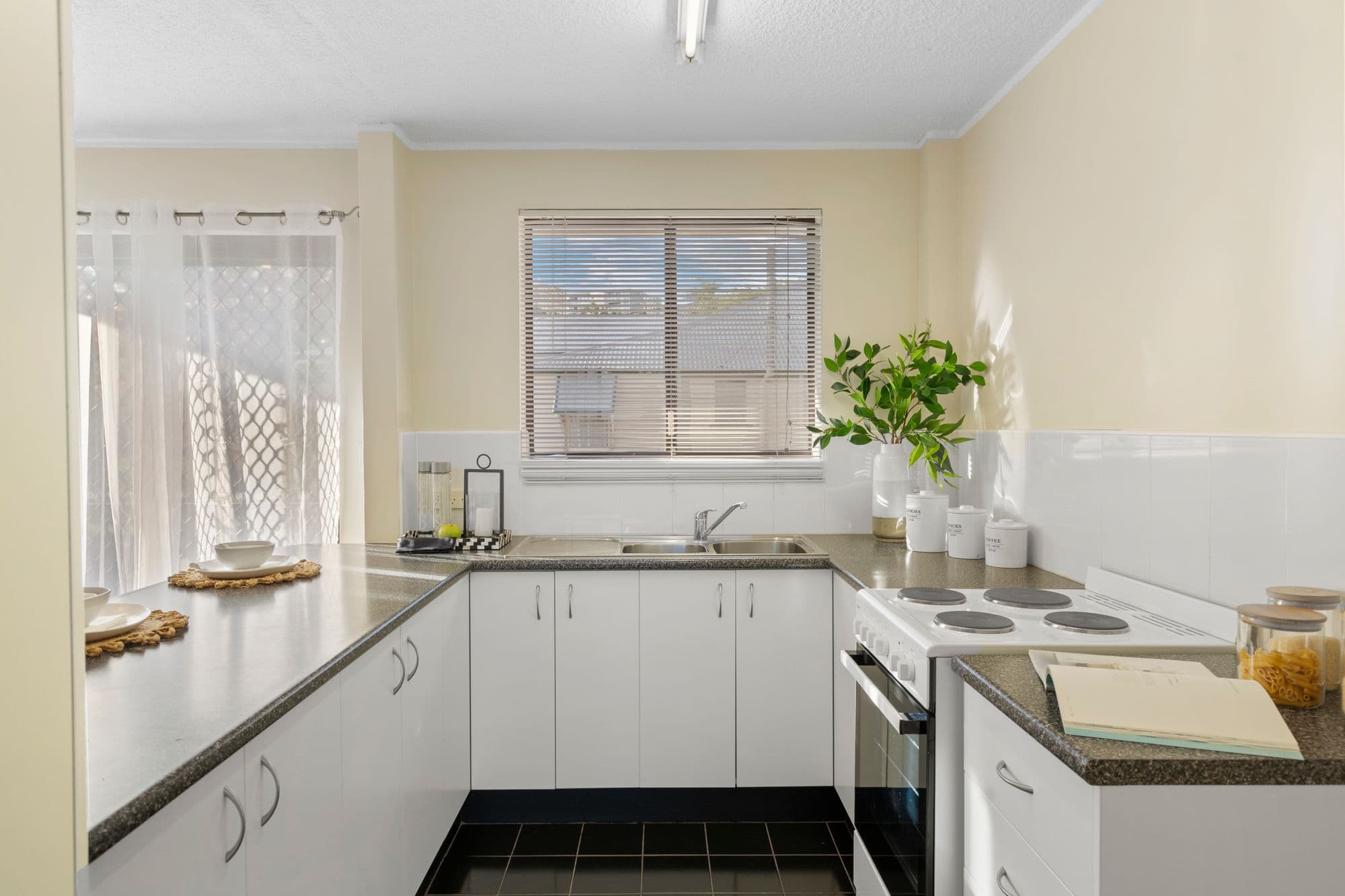 2/55 Central Avenue, Indooroopilly - Thumbnail 3
