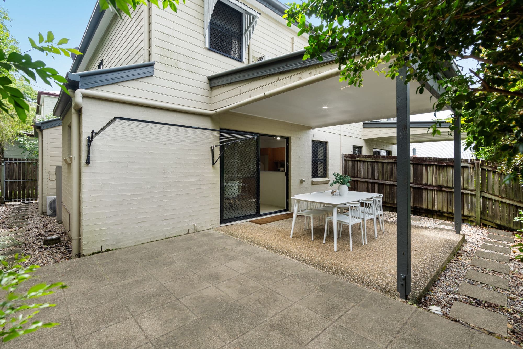 4/15 Greenlaw Street, Indooroopilly - Image 1