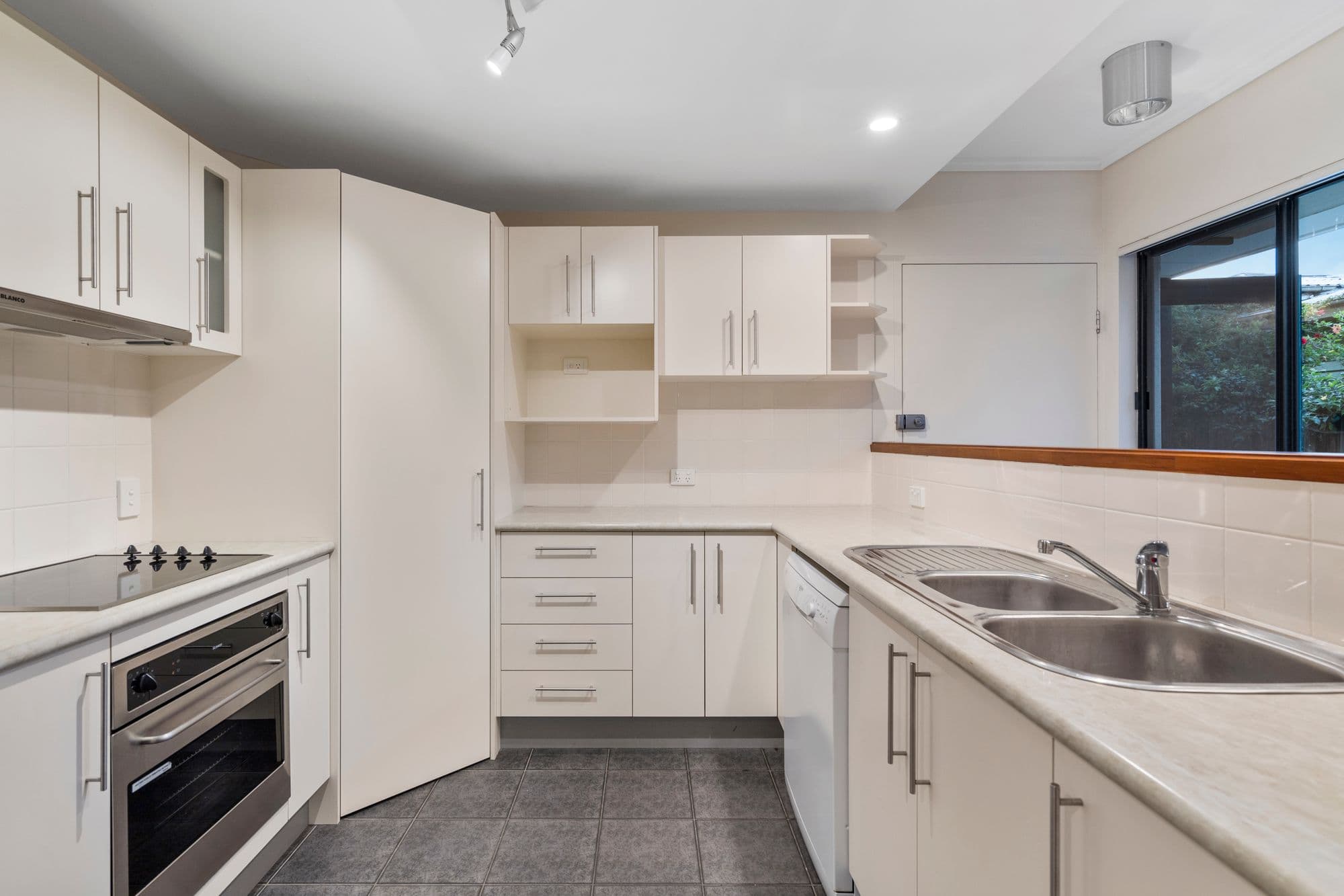 1/120 Central Avenue, Indooroopilly - Thumbnail 3