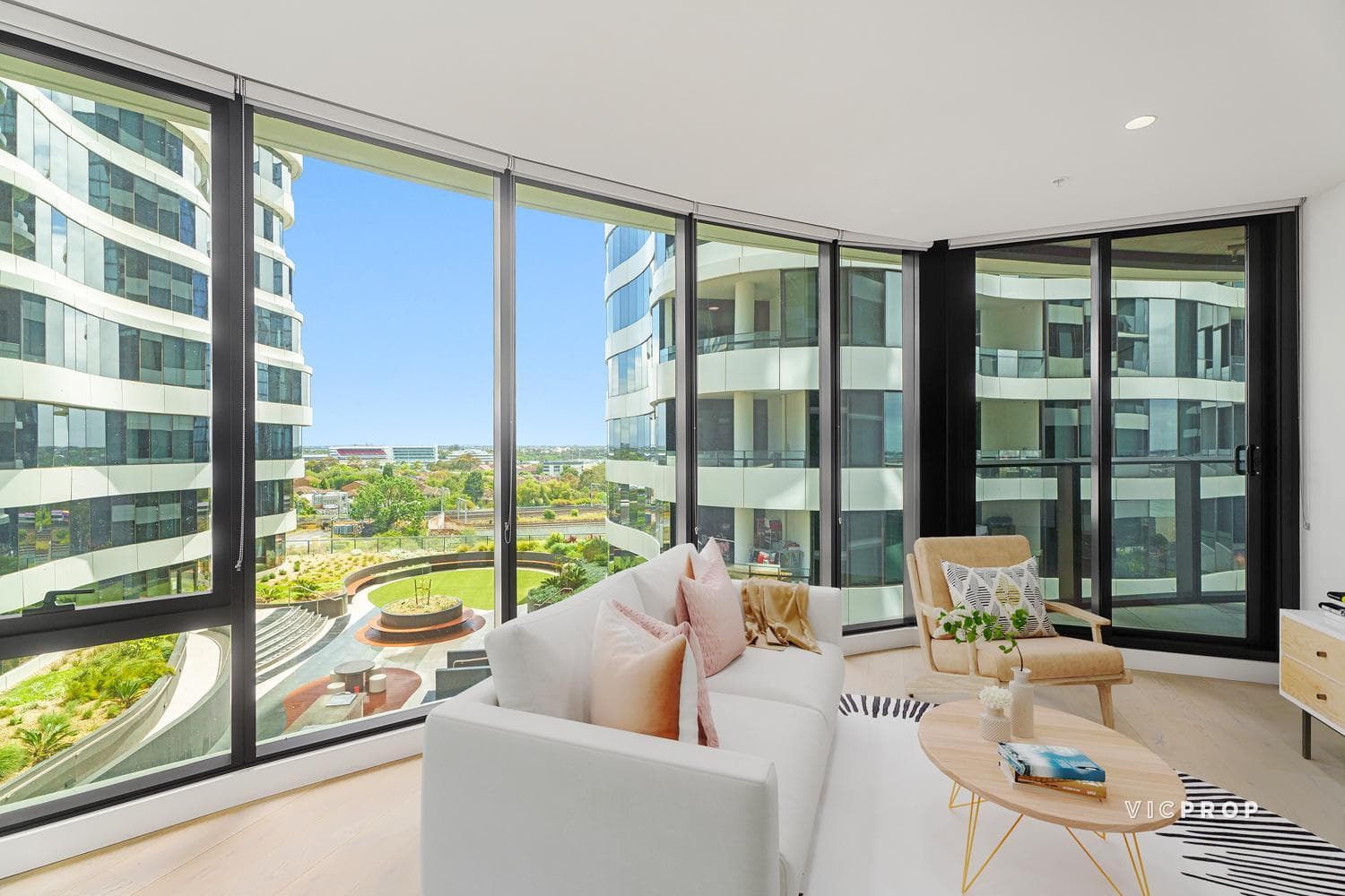 601/1 Joseph Road, Footscray - Thumbnail 2