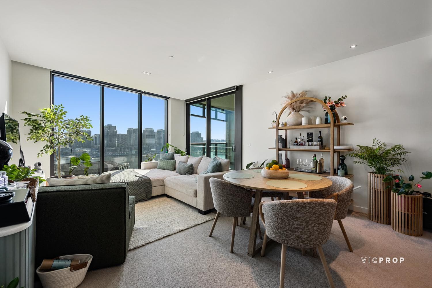 1004/9 Waterside Place, Docklands - Thumbnail 2