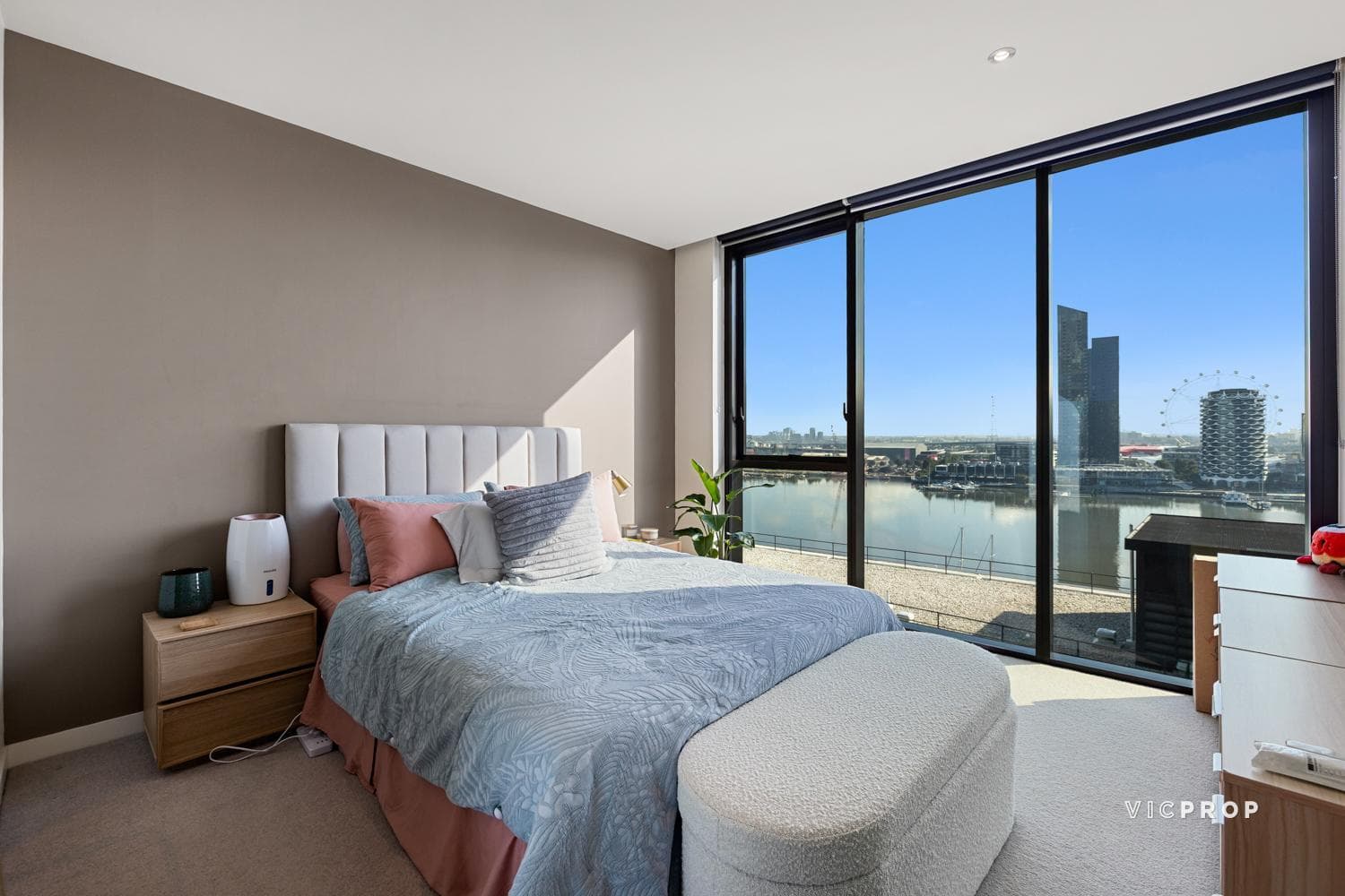 1004/9 Waterside Place, Docklands - Thumbnail 5