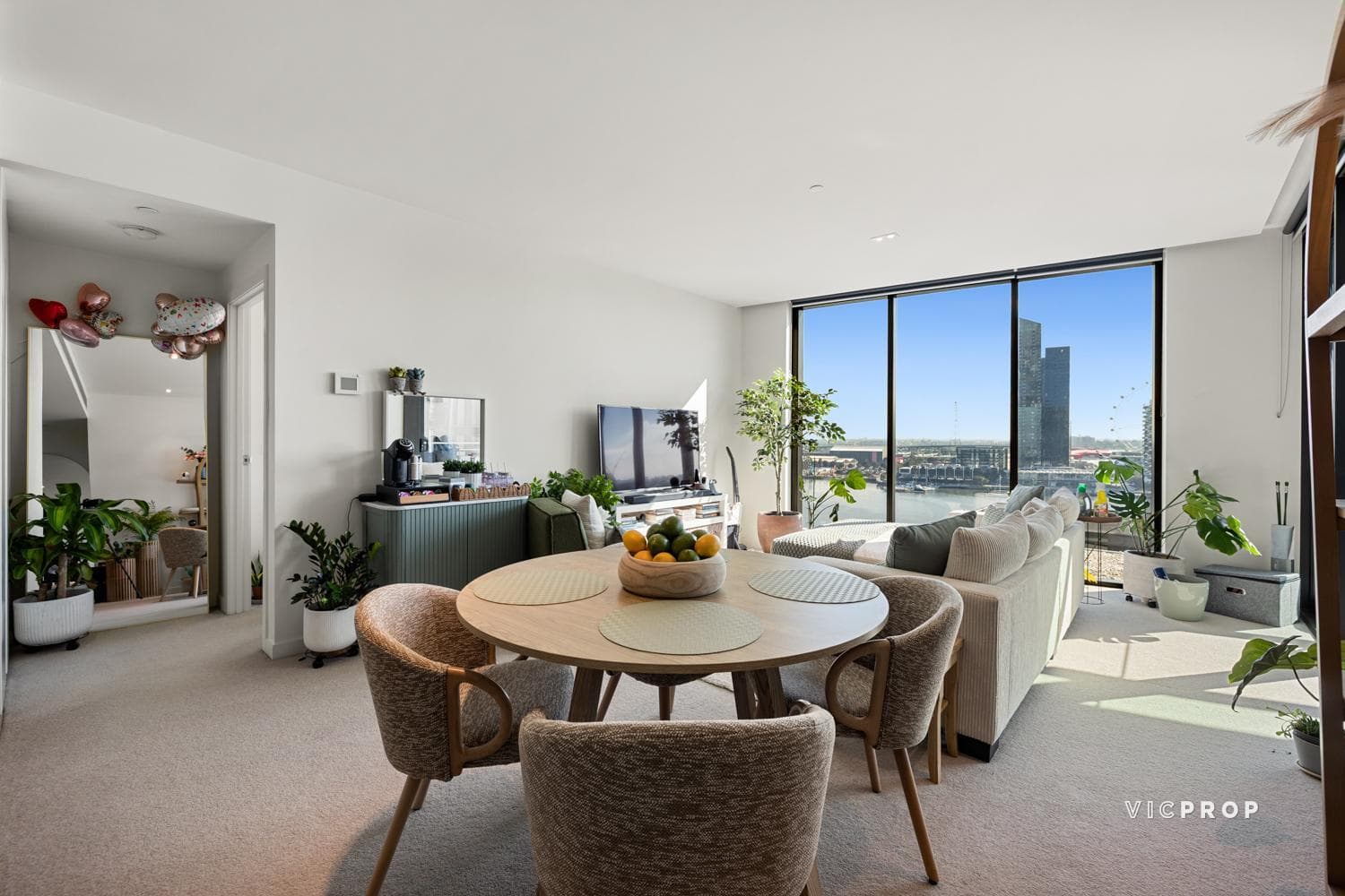 1004/9 Waterside Place, Docklands - Thumbnail 3