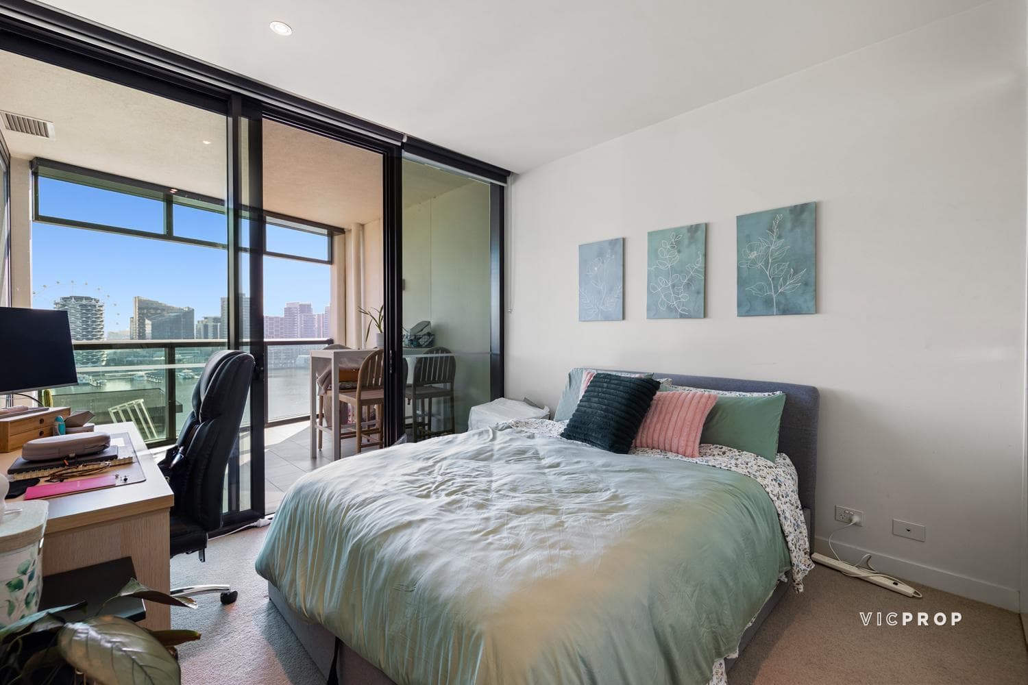 1004/9 Waterside Place, Docklands - Thumbnail 6