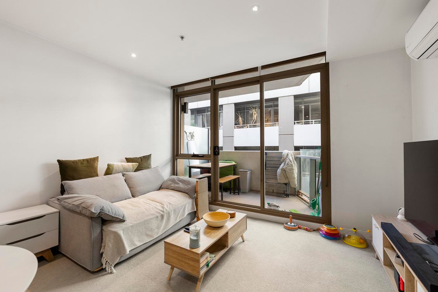 206/99 Dow Street, Port Melbourne - Thumbnail 2