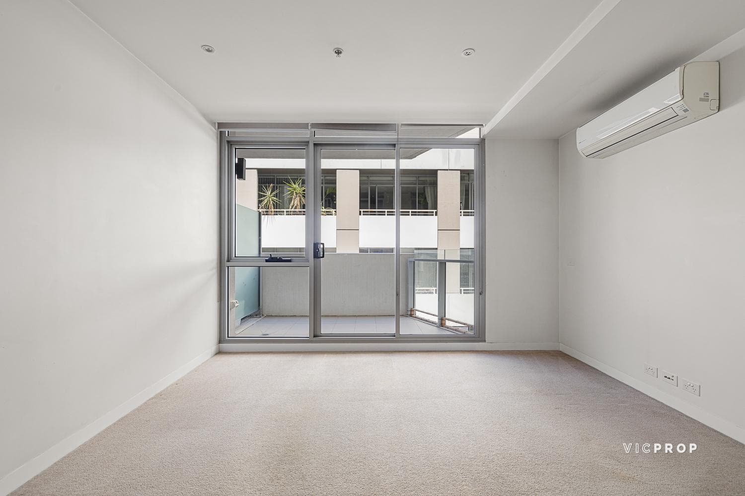 206/99 Dow Street, Port Melbourne - Thumbnail 4