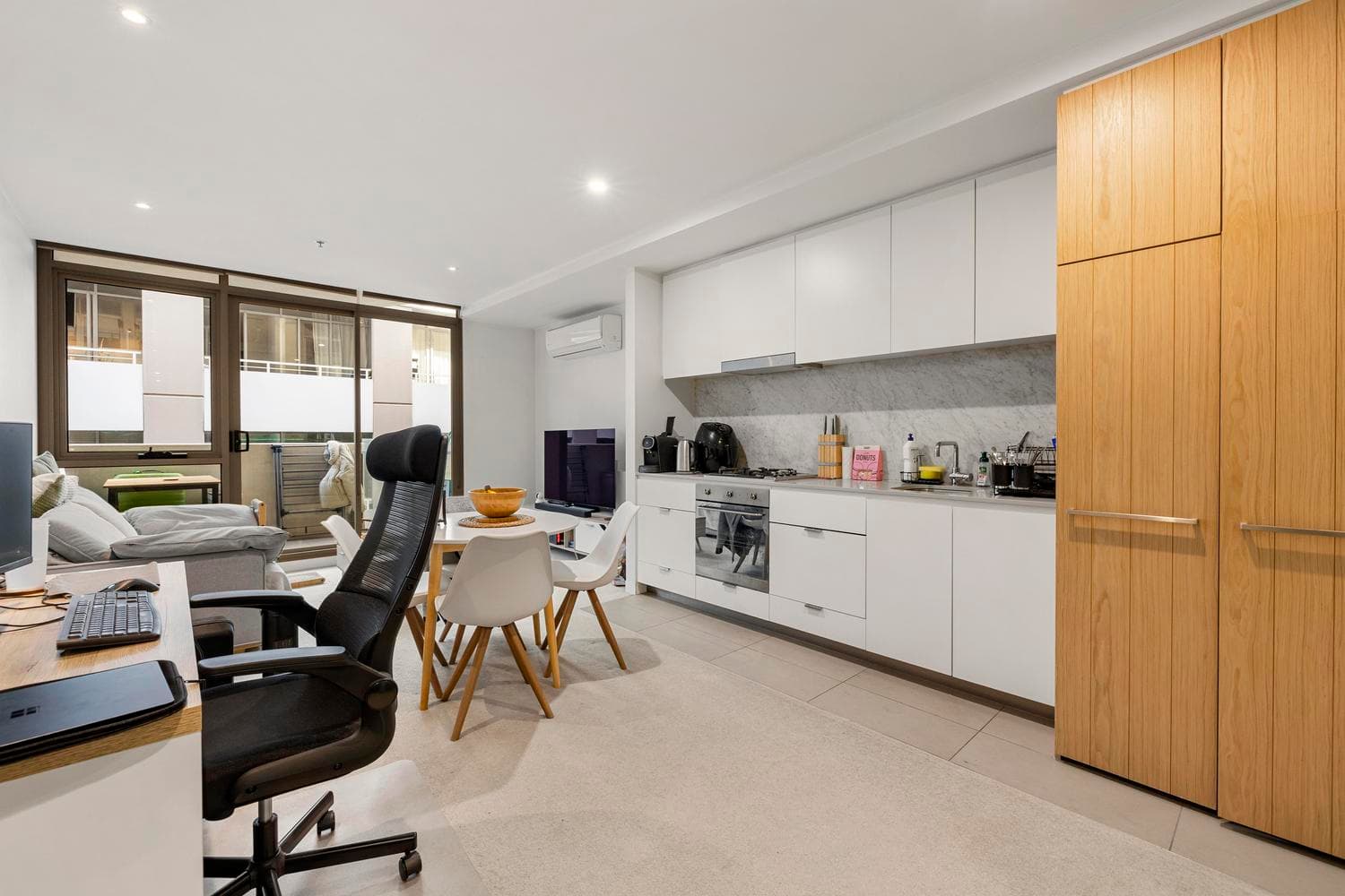 206/99 Dow Street, Port Melbourne - Image 1