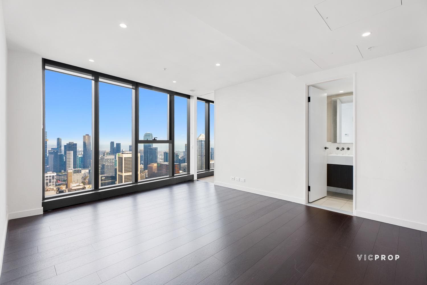 6109/370 Queen Street, Melbourne - Thumbnail 3