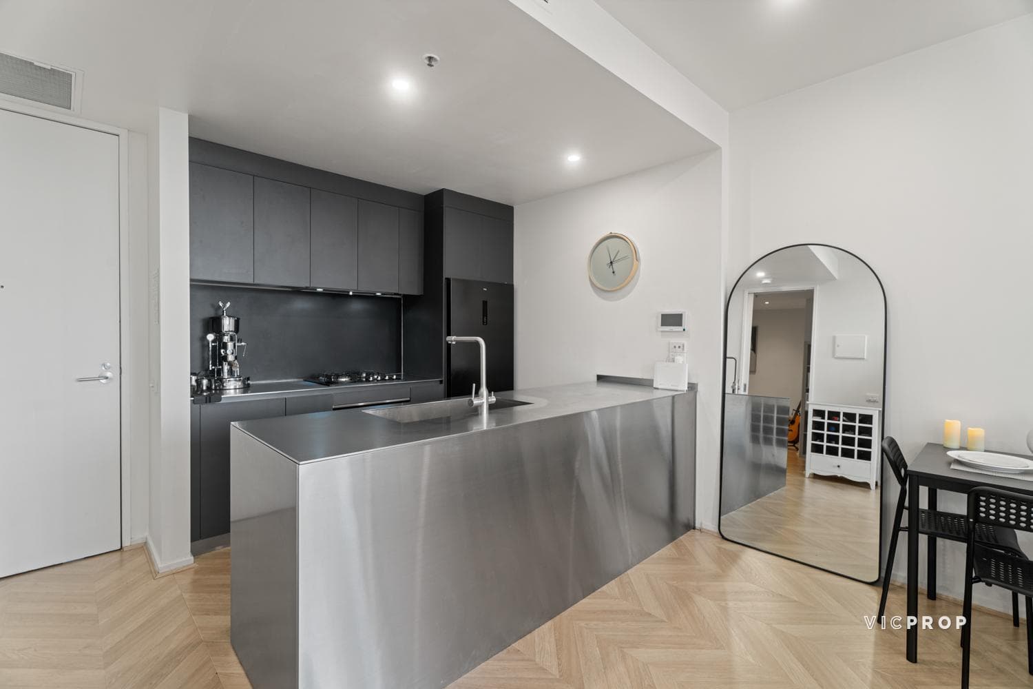 1305/225 Elizabeth Street, Melbourne - Thumbnail 3