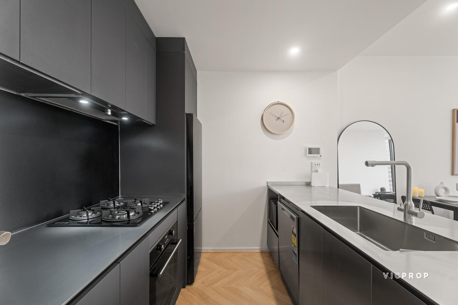 1305/225 Elizabeth Street, Melbourne - Thumbnail 4
