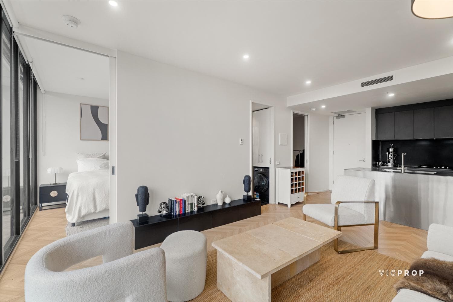 1305/225 Elizabeth Street, Melbourne - Thumbnail 2