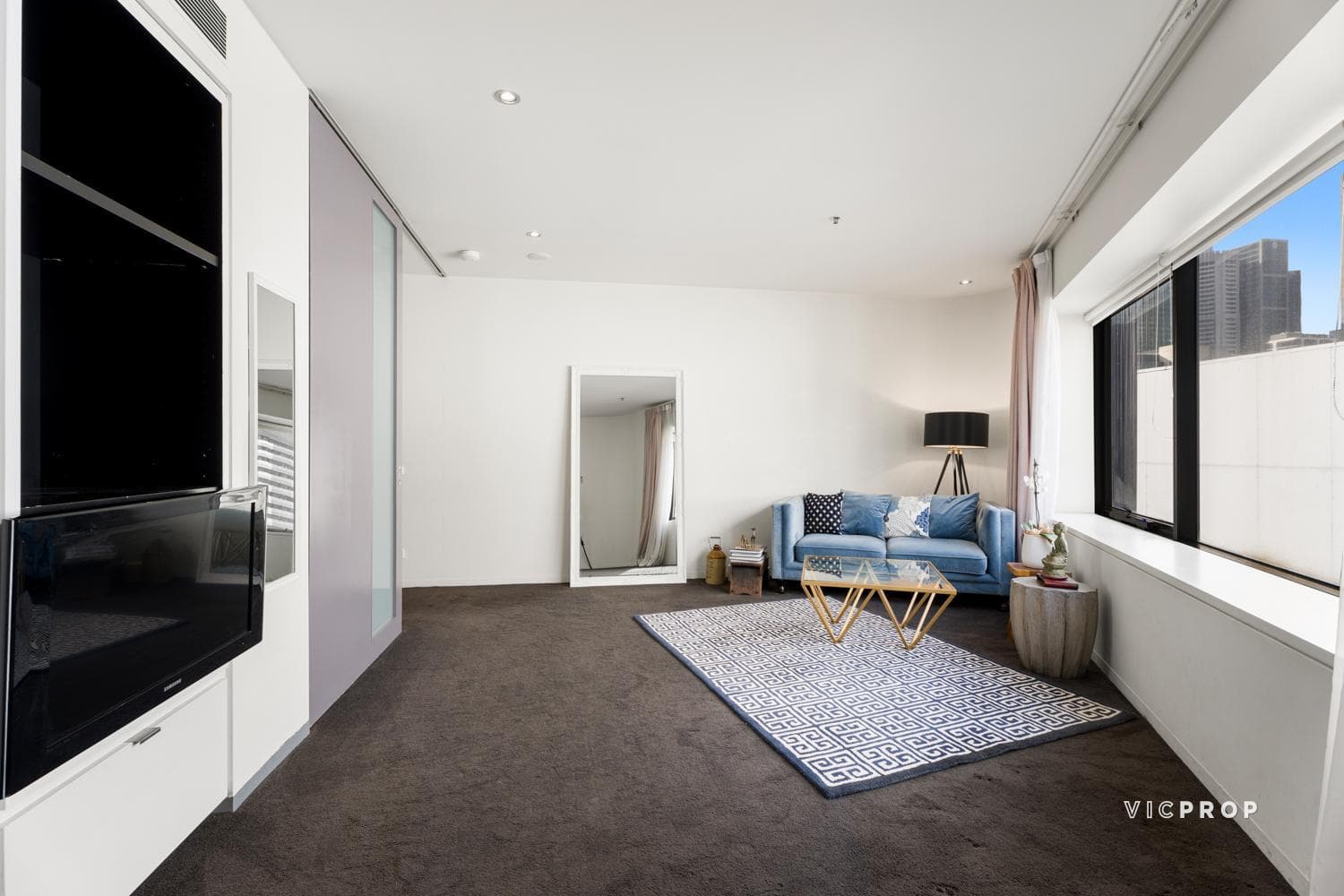 816/300 Swanston Street, Melbourne - Thumbnail 2