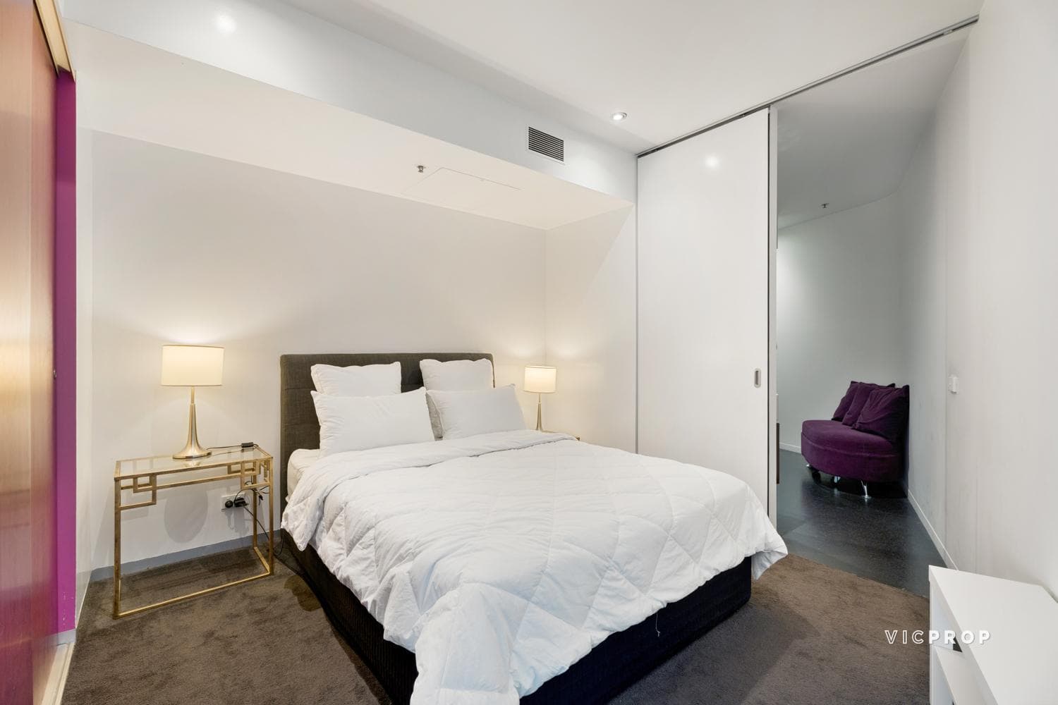 816/300 Swanston Street, Melbourne - Thumbnail 4