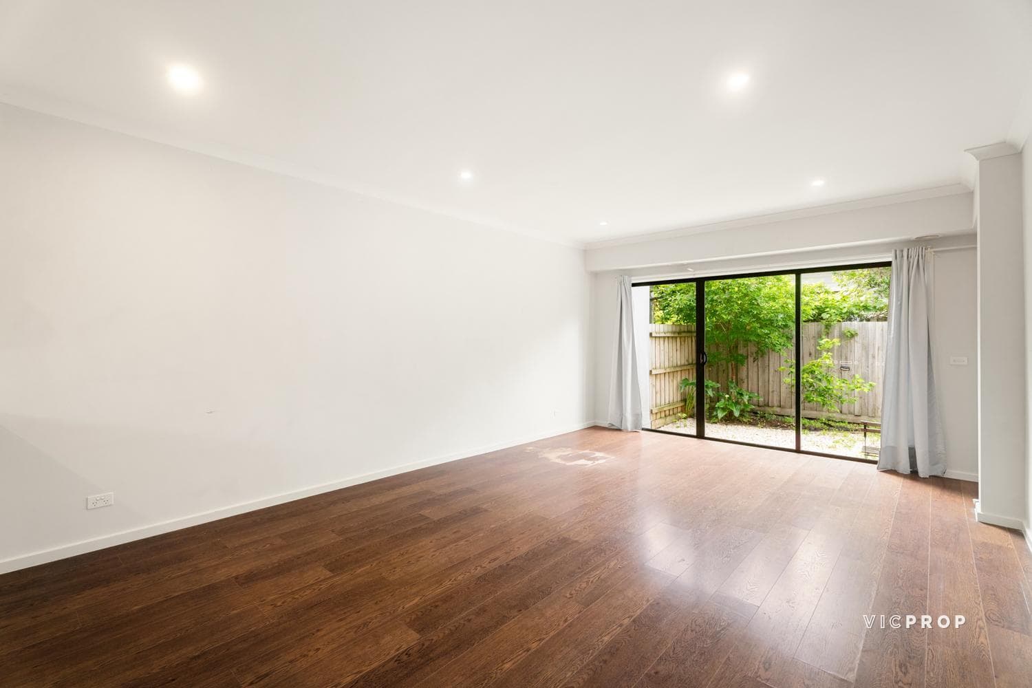 44 Court Street, Box Hill - Thumbnail 3
