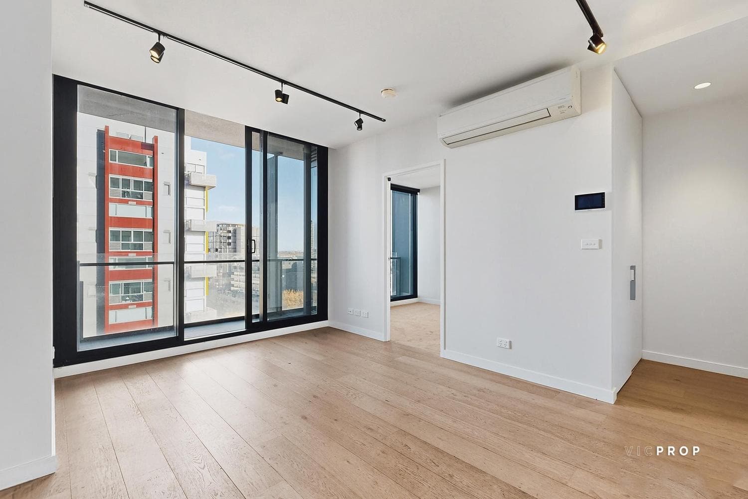 803/65 Dudley Street, West Melbourne - Thumbnail 3