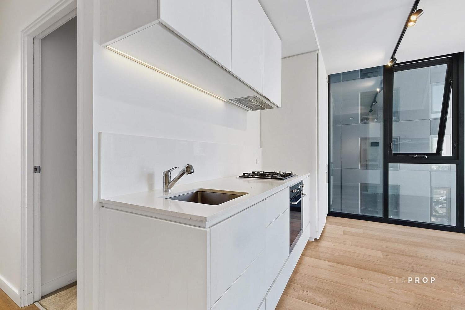 803/65 Dudley Street, West Melbourne - Thumbnail 6