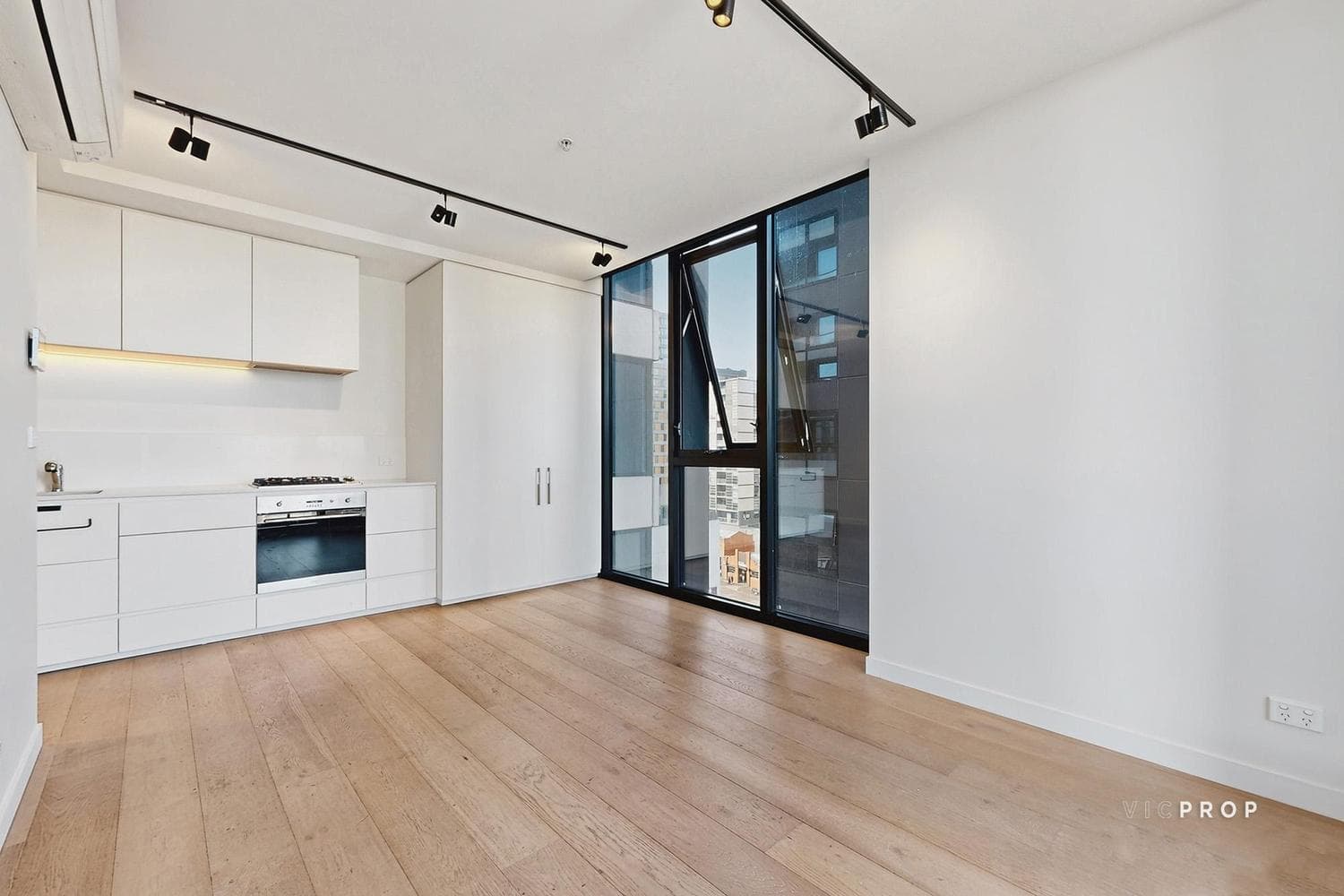 803/65 Dudley Street, West Melbourne - Thumbnail 4