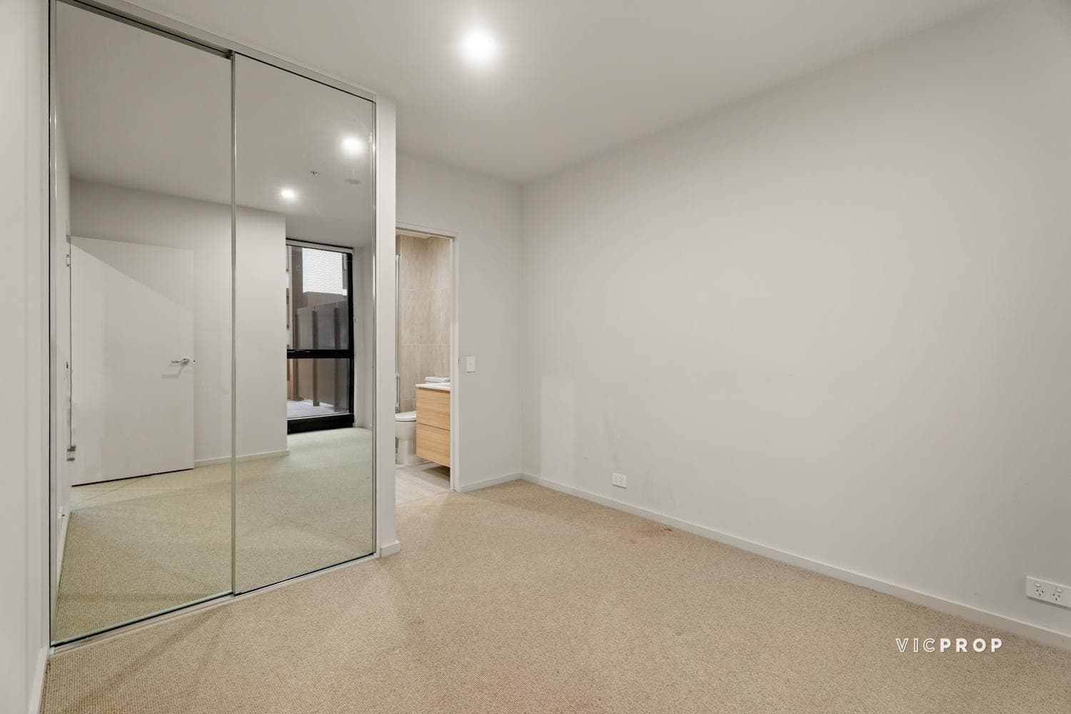 118/1 Village Mews, Caulfield North - Thumbnail 4
