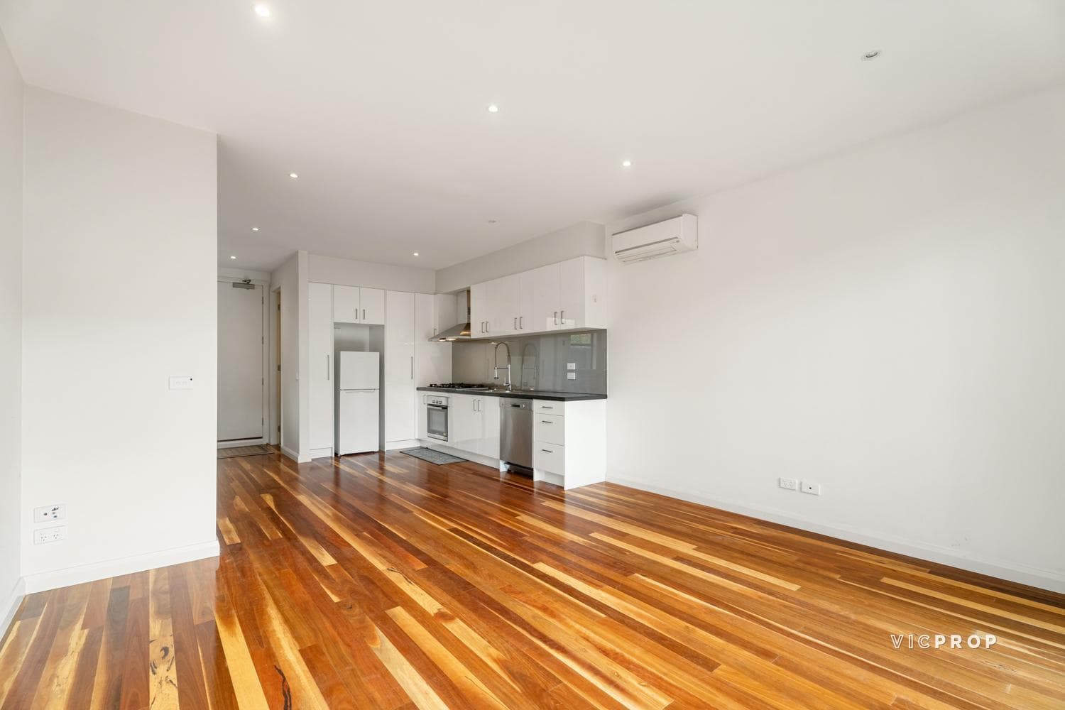 2/69 Tram Road, Doncaster - Thumbnail 2