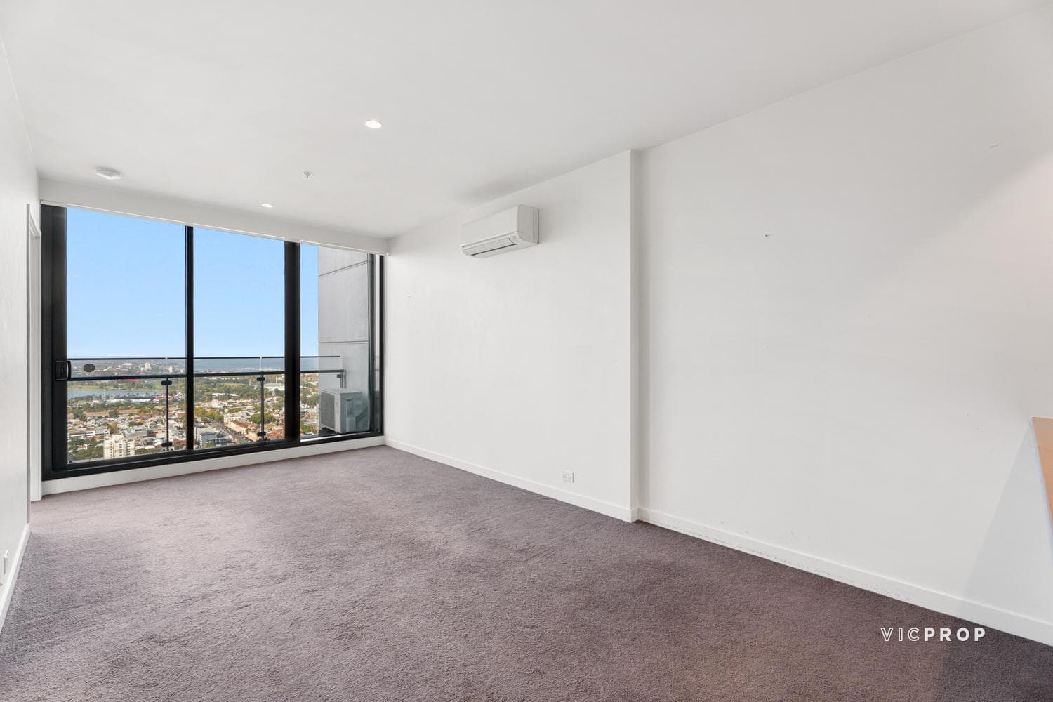 4505/45 Clarke Street, Southbank - Image 1