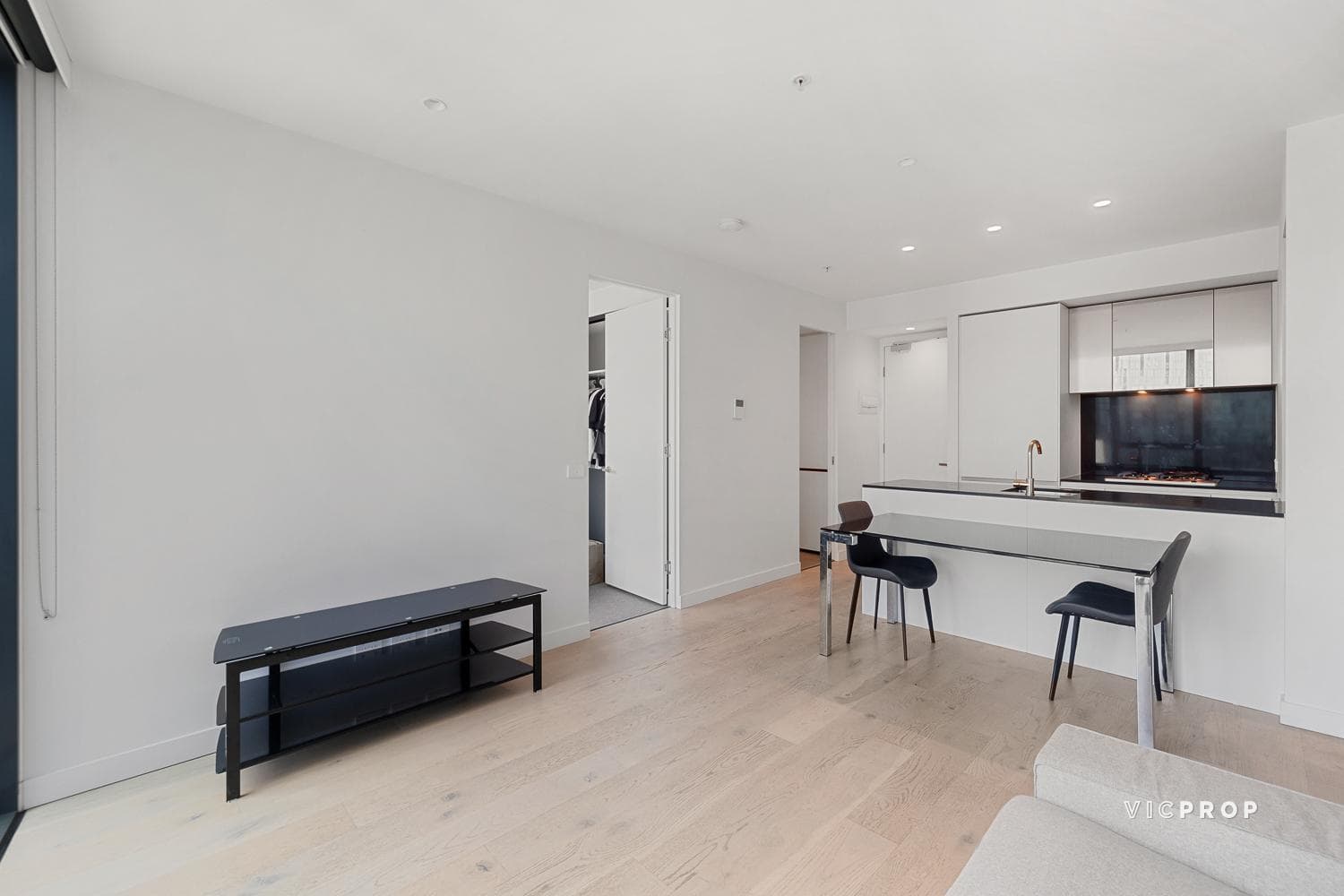 4102/228 La Trobe Street, Melbourne - Thumbnail 2